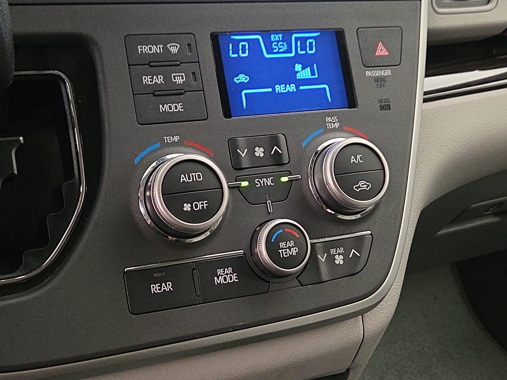 Thumbnail: 2020 Toyota Sienna - 16