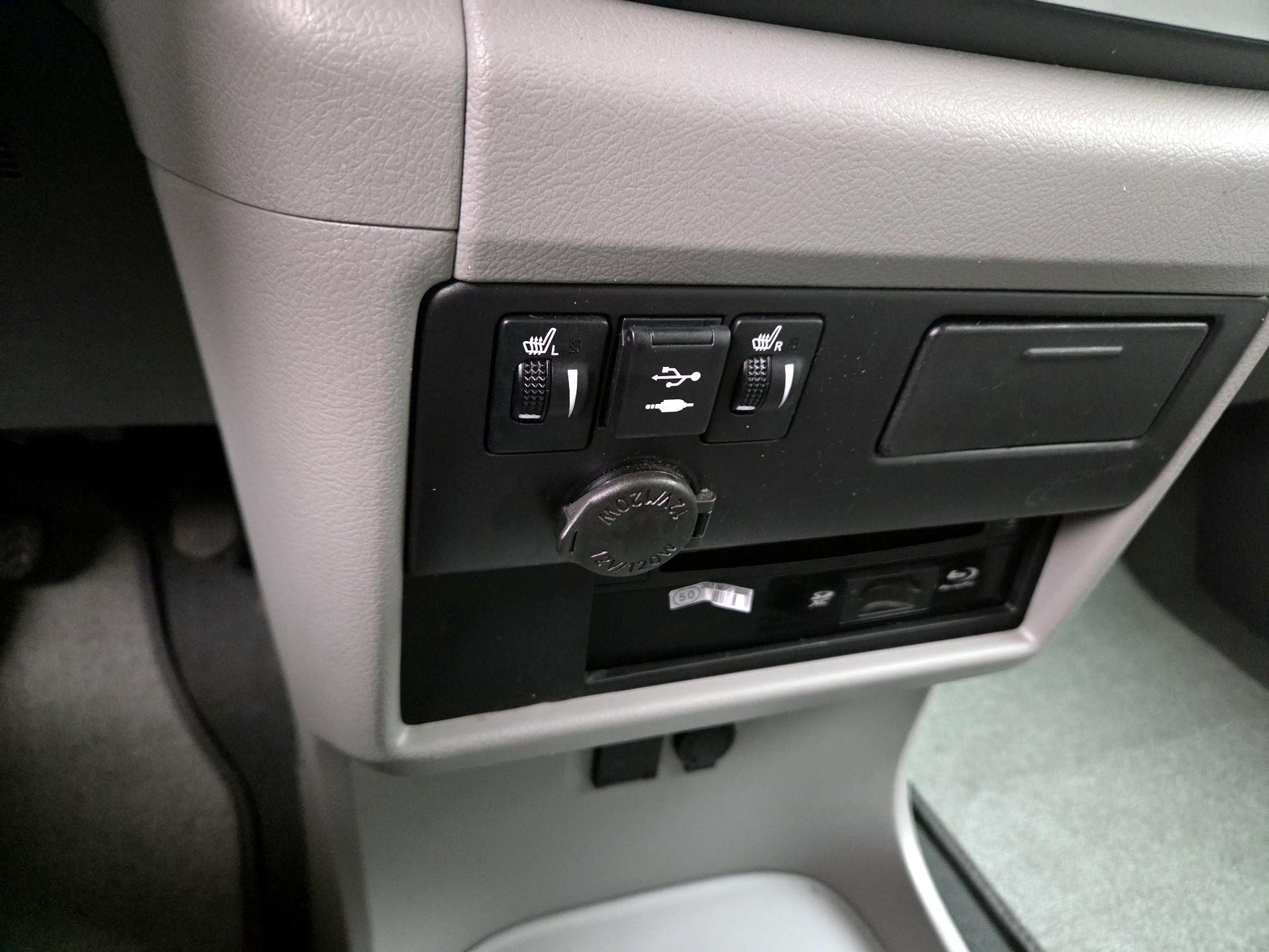 Thumbnail: 2020 Toyota Sienna - 18