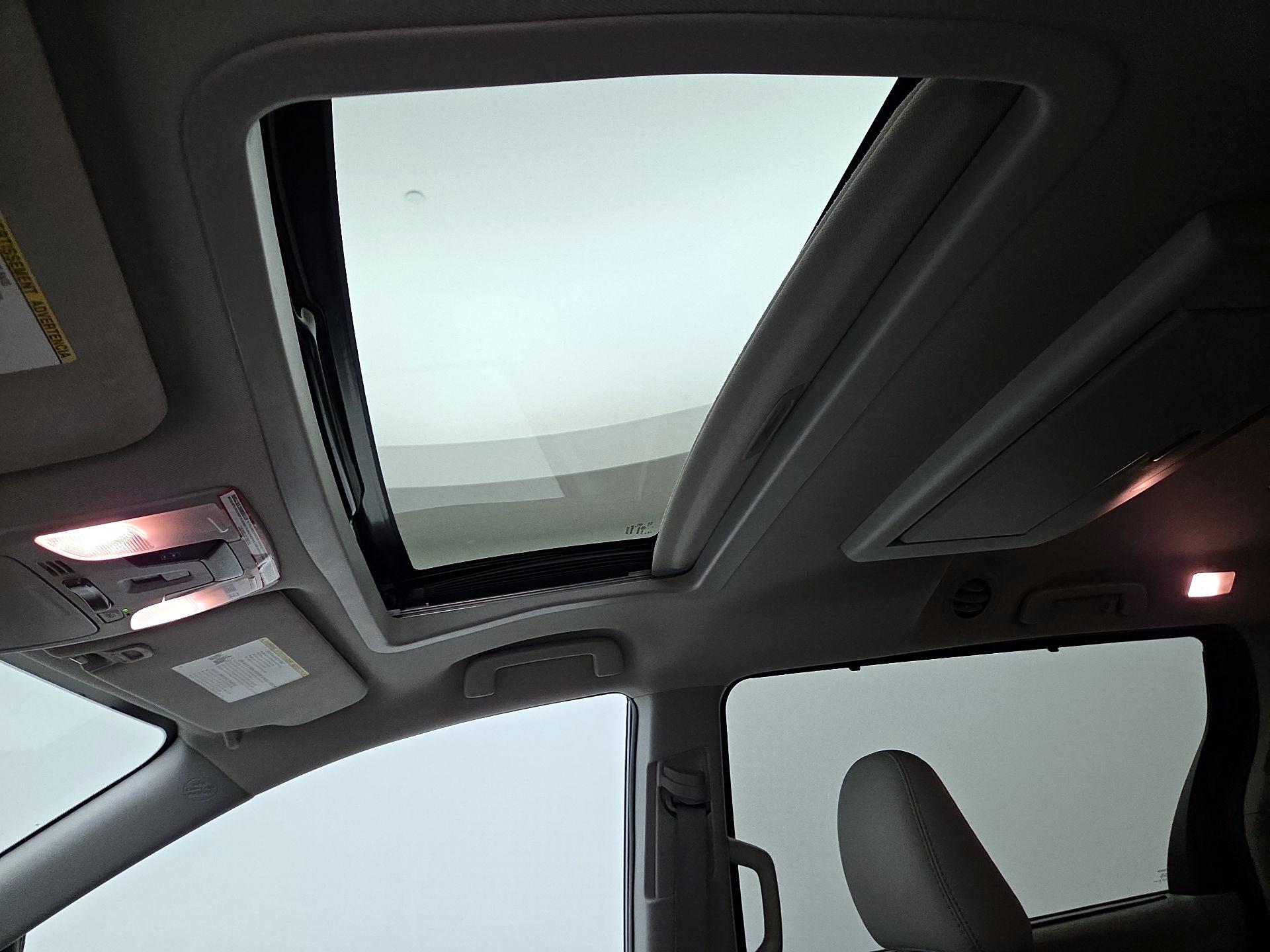 Thumbnail: 2020 Toyota Sienna - 19