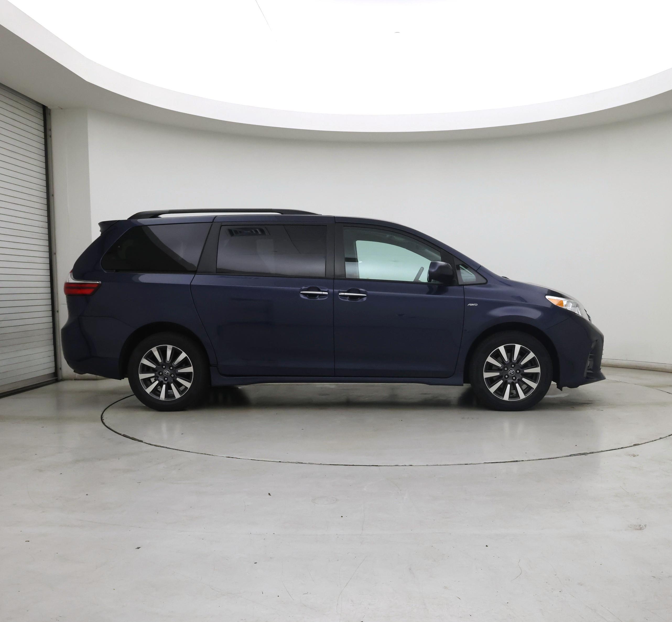 Thumbnail: 2020 Toyota Sienna - 7