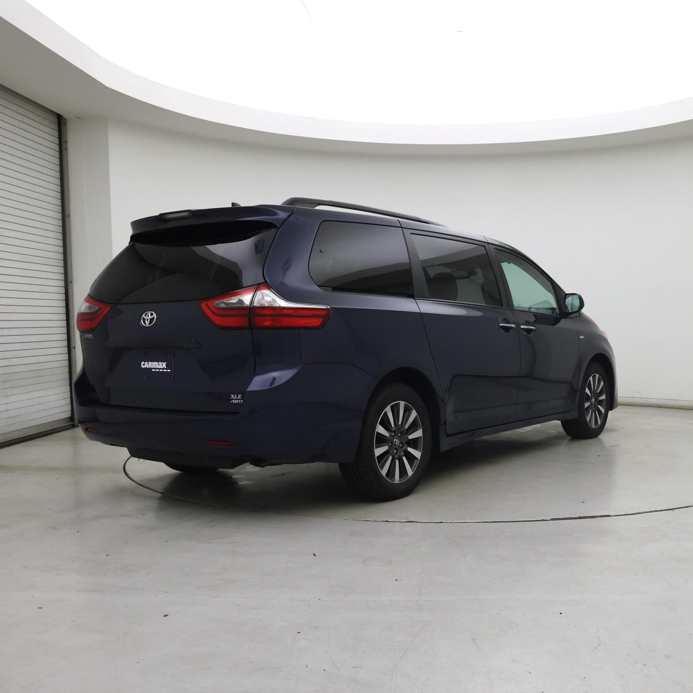 Thumbnail: 2020 Toyota Sienna - 8