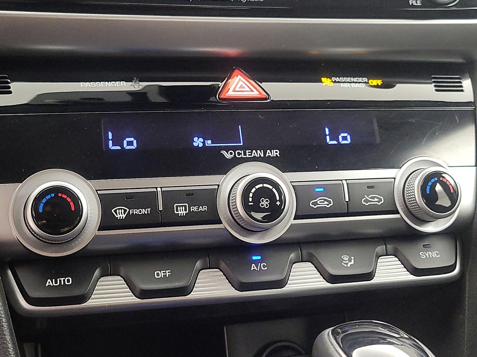 2020 Hyundai Elantra Limited - Photo 17