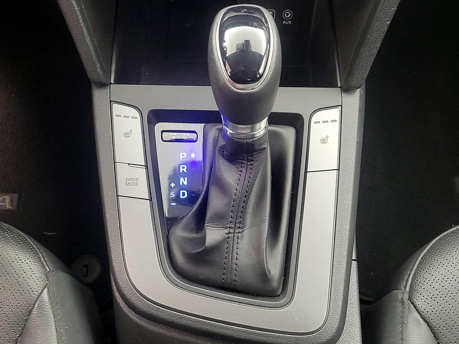 2020 Hyundai Elantra Limited - Photo 18