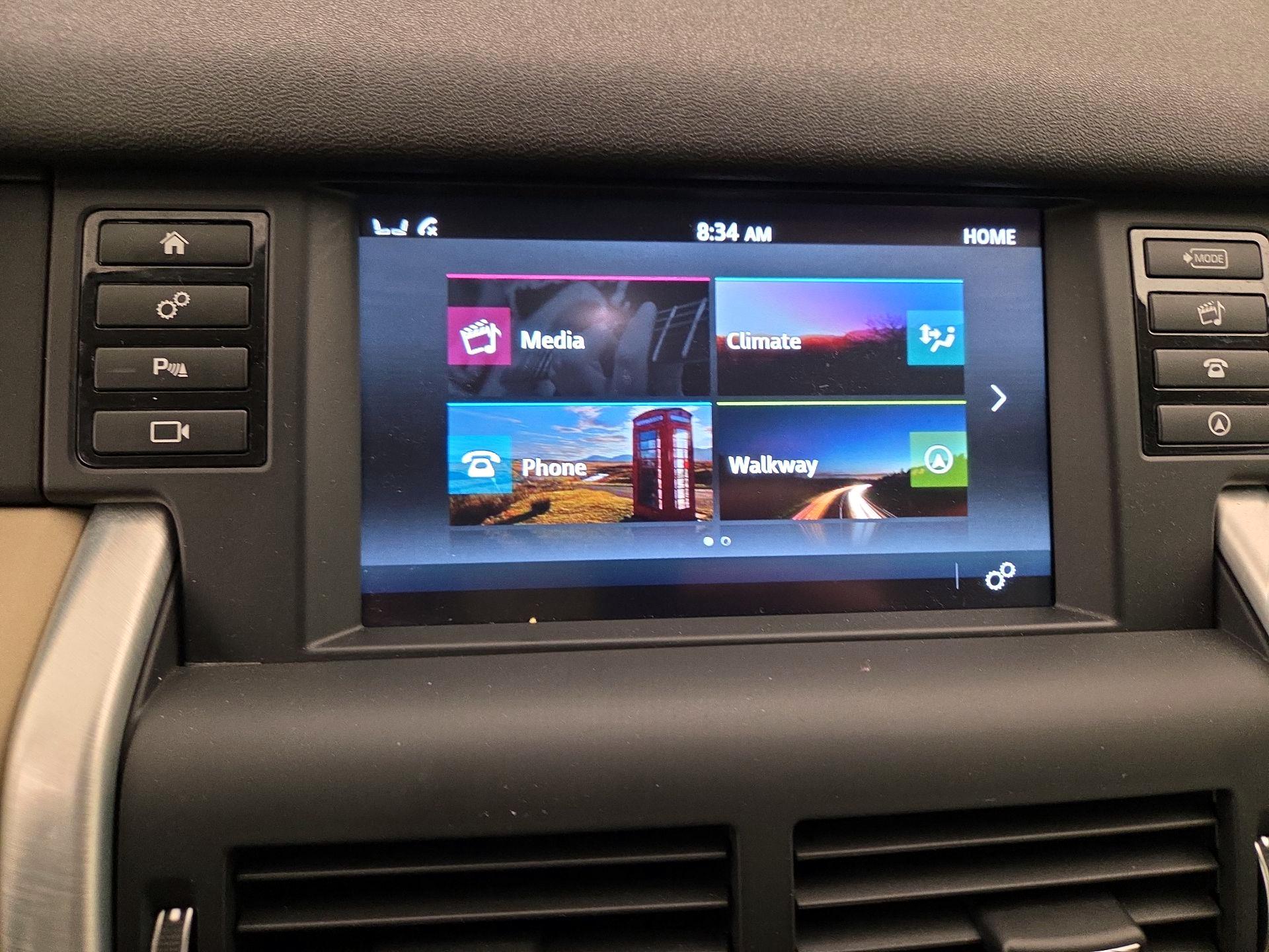 Thumbnail: 2019 Land Rover Discovery Sport - 13