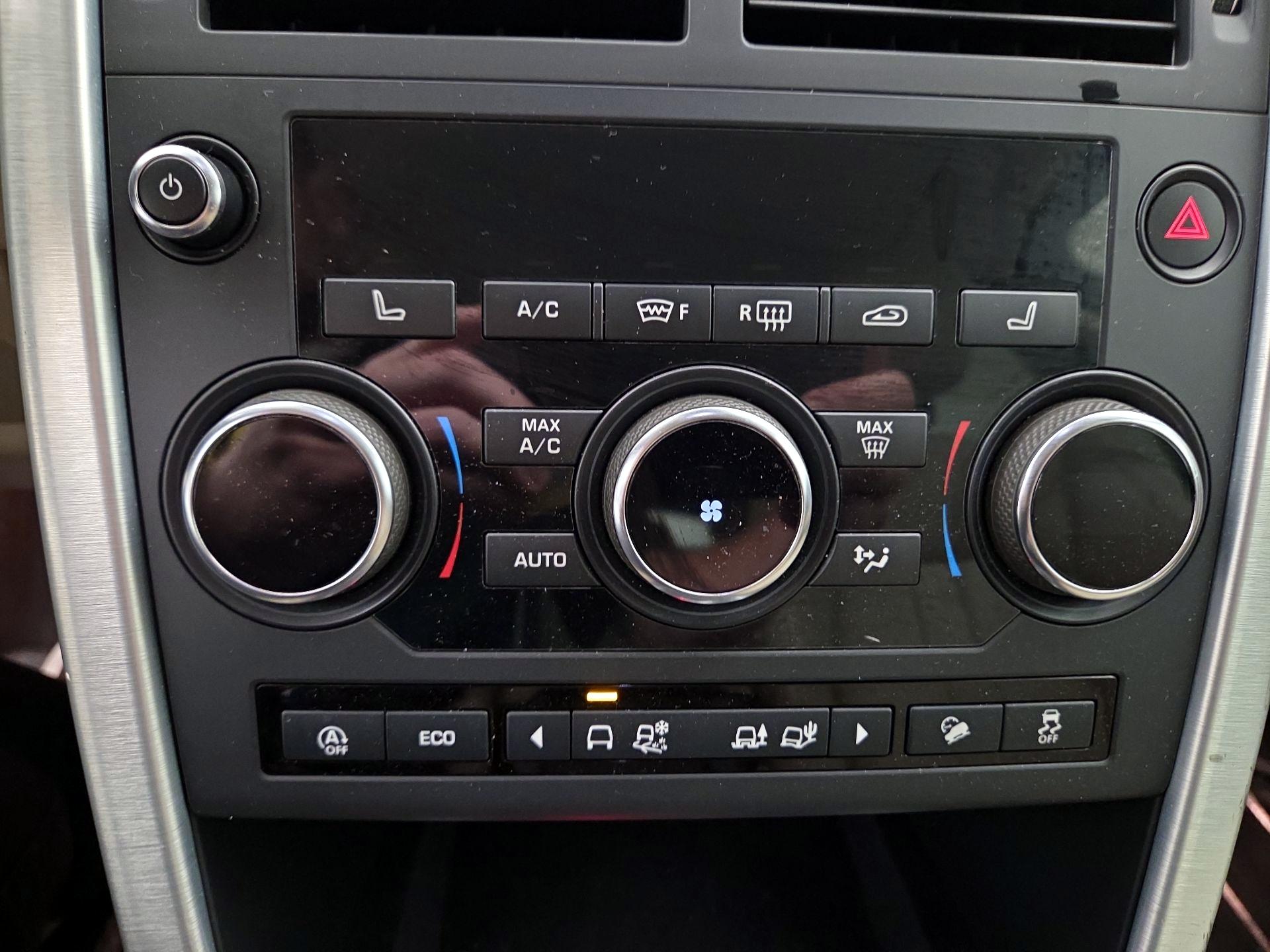 Thumbnail: 2019 Land Rover Discovery Sport - 14