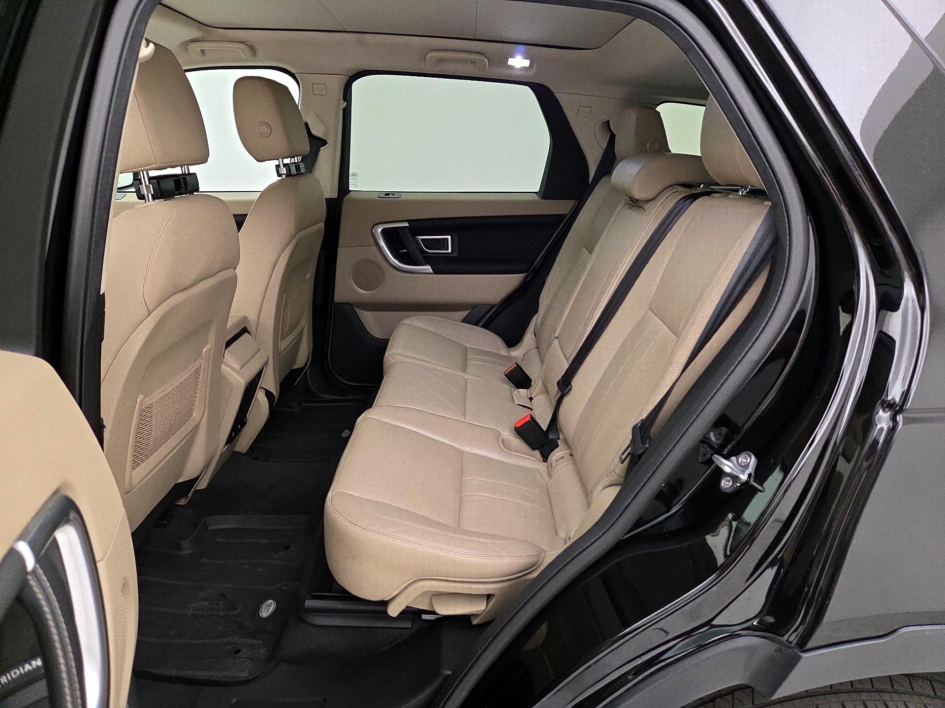 Thumbnail: 2019 Land Rover Discovery Sport - 17