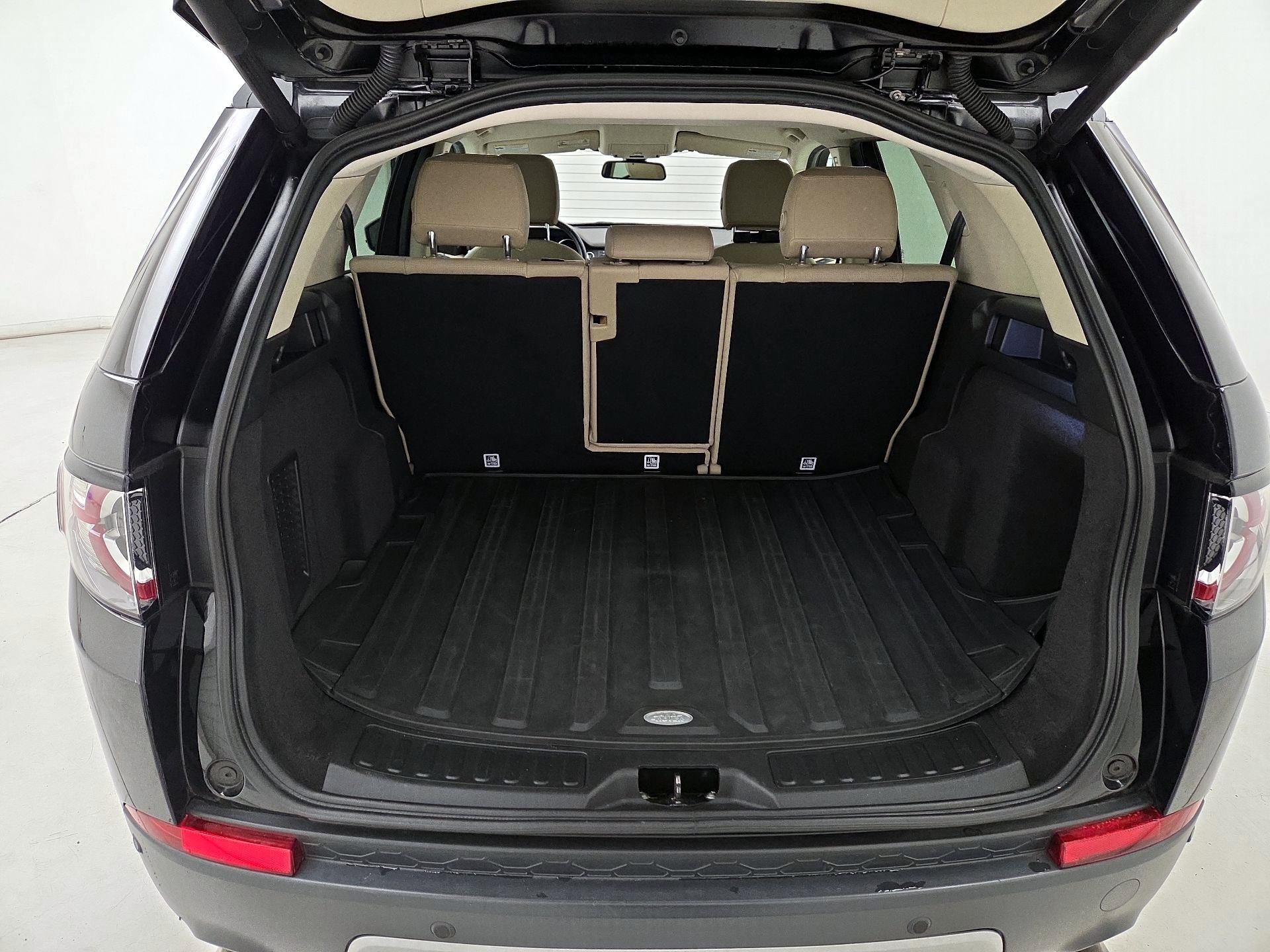 Thumbnail: 2019 Land Rover Discovery Sport - 18