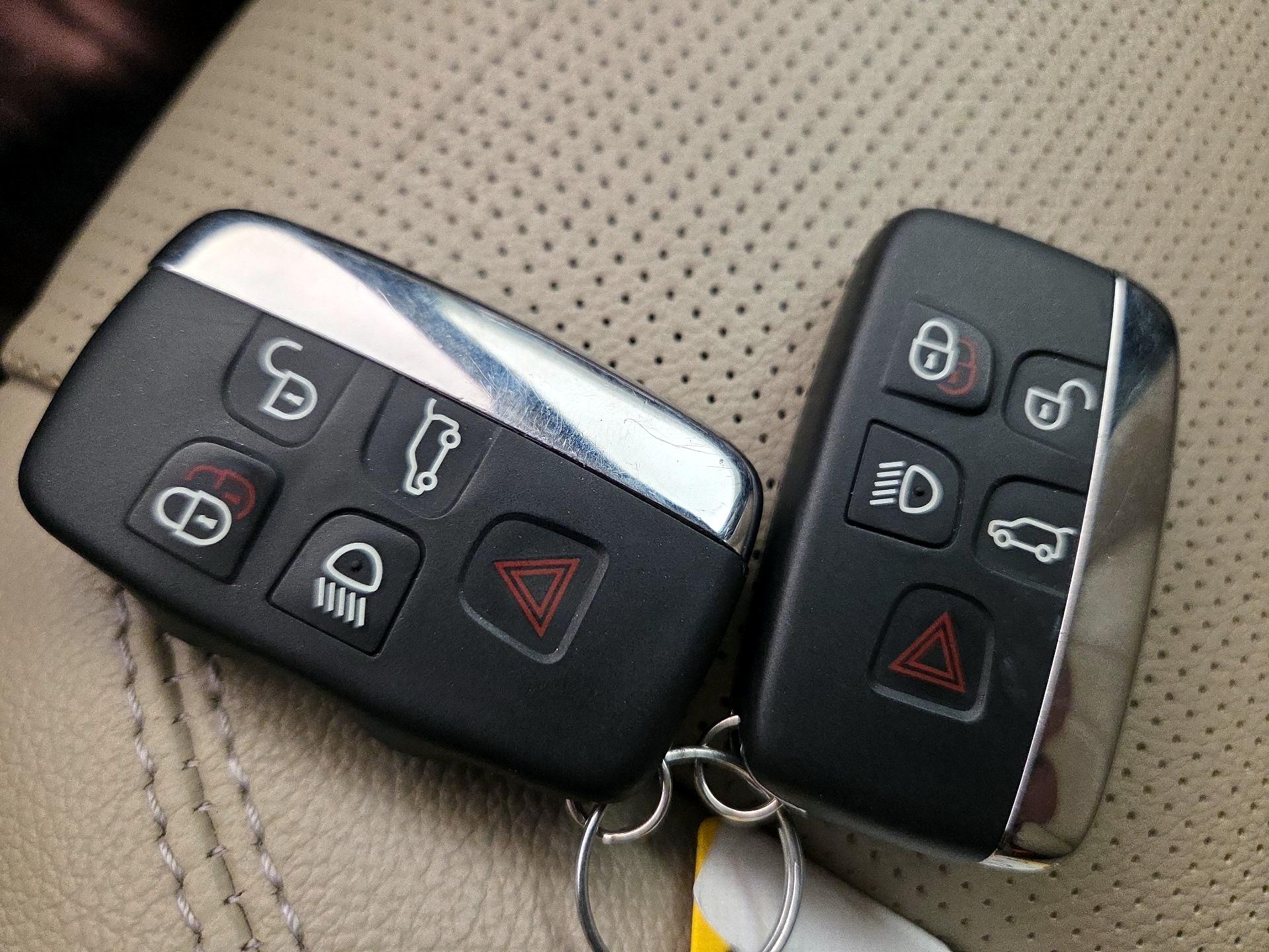 Thumbnail: 2019 Land Rover Discovery Sport - 20