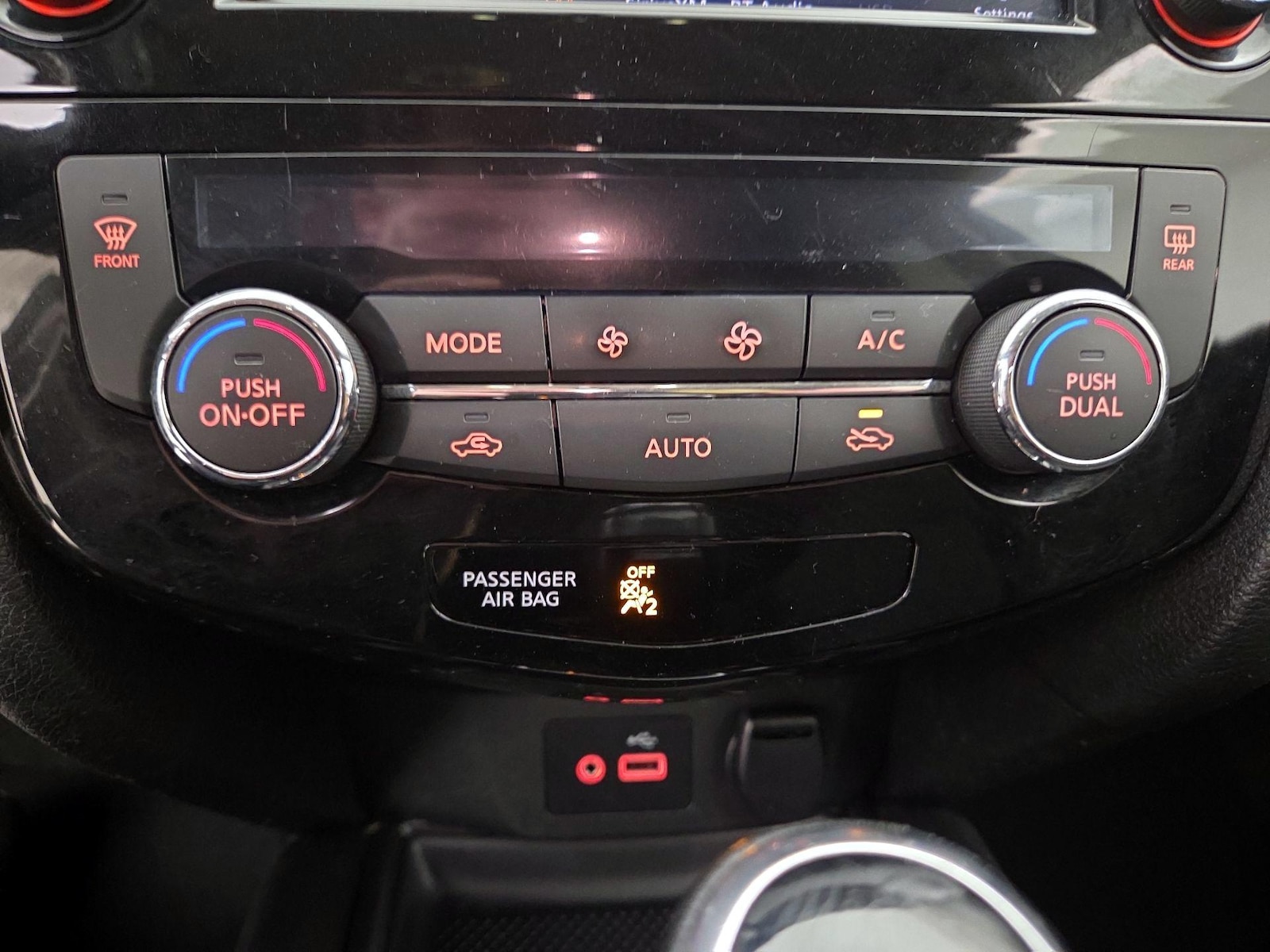 2018 Nissan Rogue SV - Photo 16