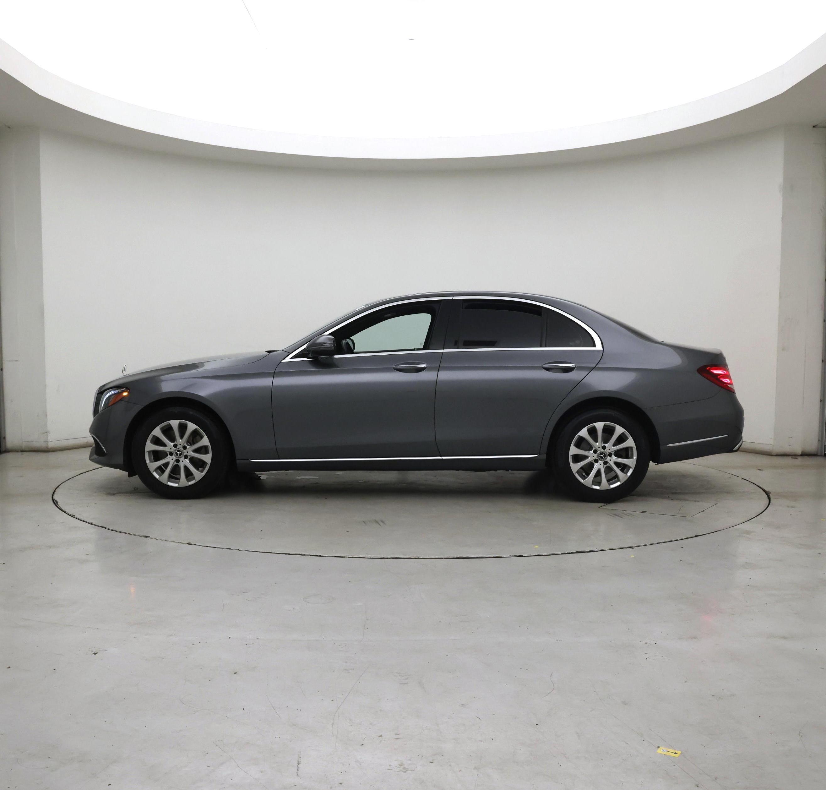 Thumbnail: 2019 Mercedes-Benz E-Class - 3