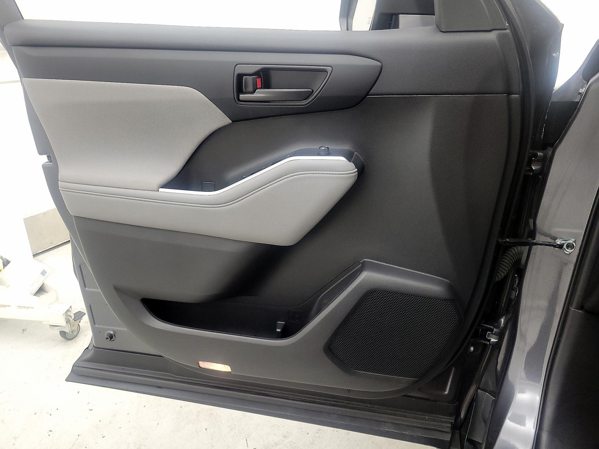 Thumbnail: 2021 Toyota Highlander - 12