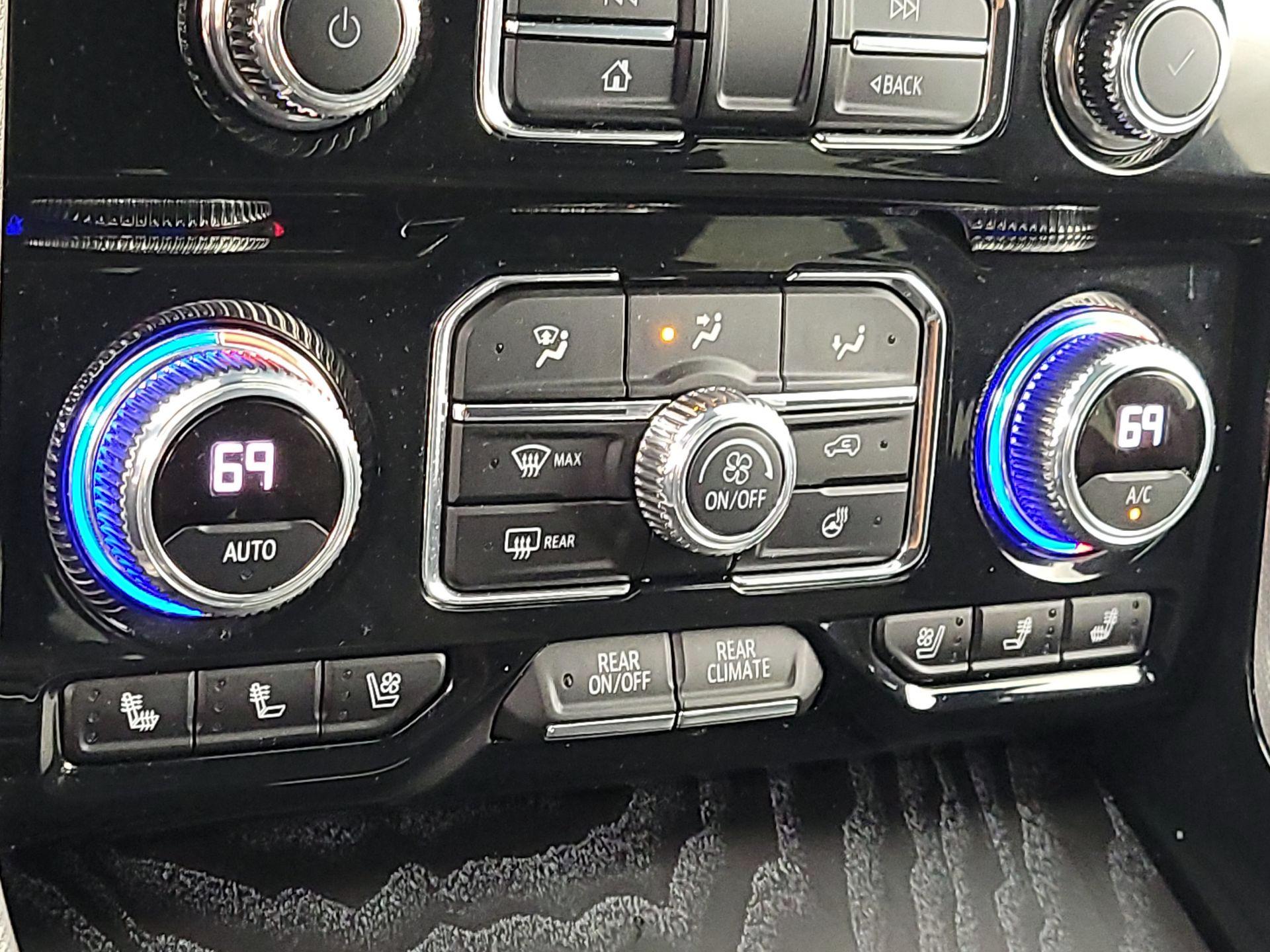 Thumbnail: 2023 GMC Yukon - 17