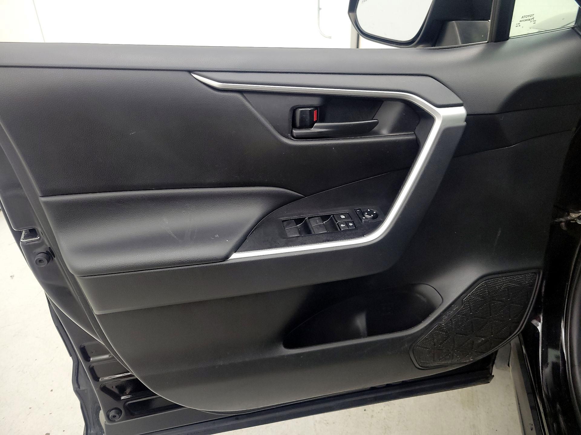 Thumbnail: 2021 Toyota RAV4 - 12