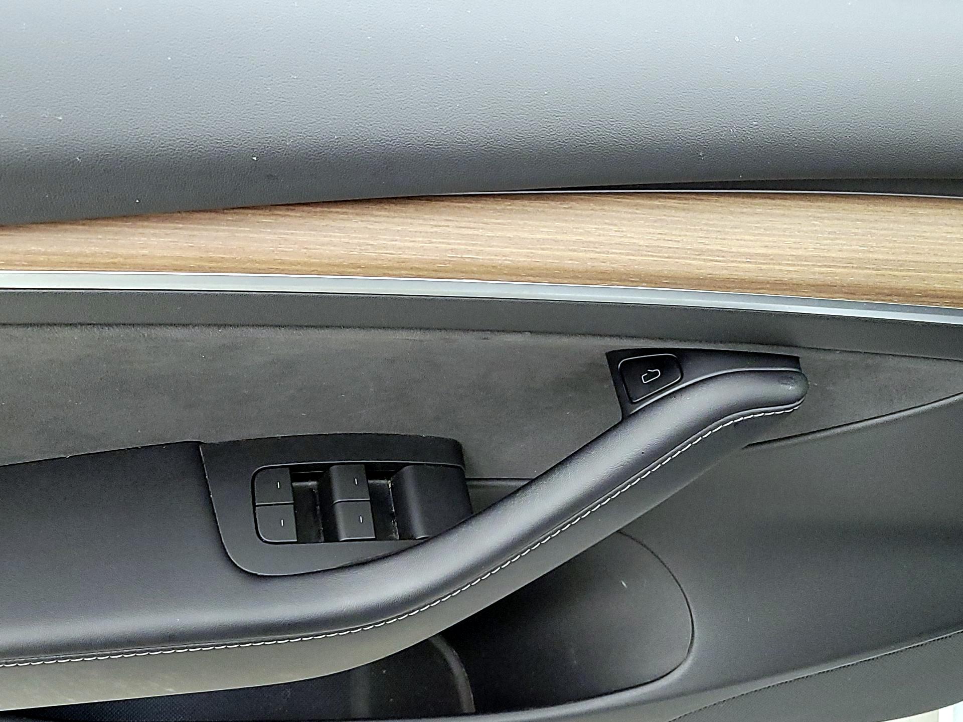 Thumbnail: 2022 Tesla Model 3 - 12