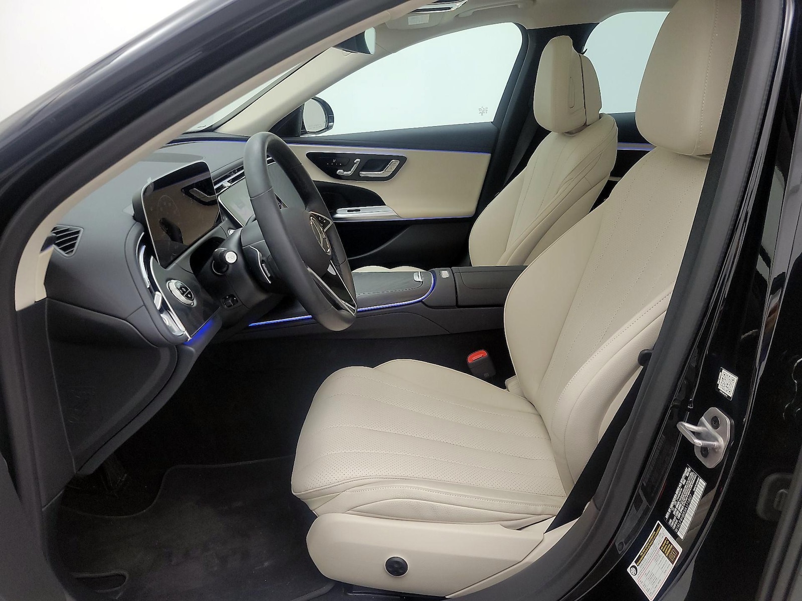 2025 Mercedes-Benz E-Class E350 - Photo 12