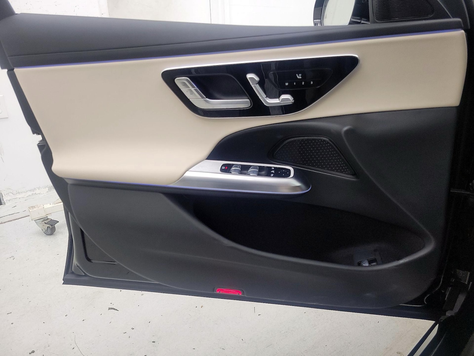 2025 Mercedes-Benz E-Class E350 - Photo 13