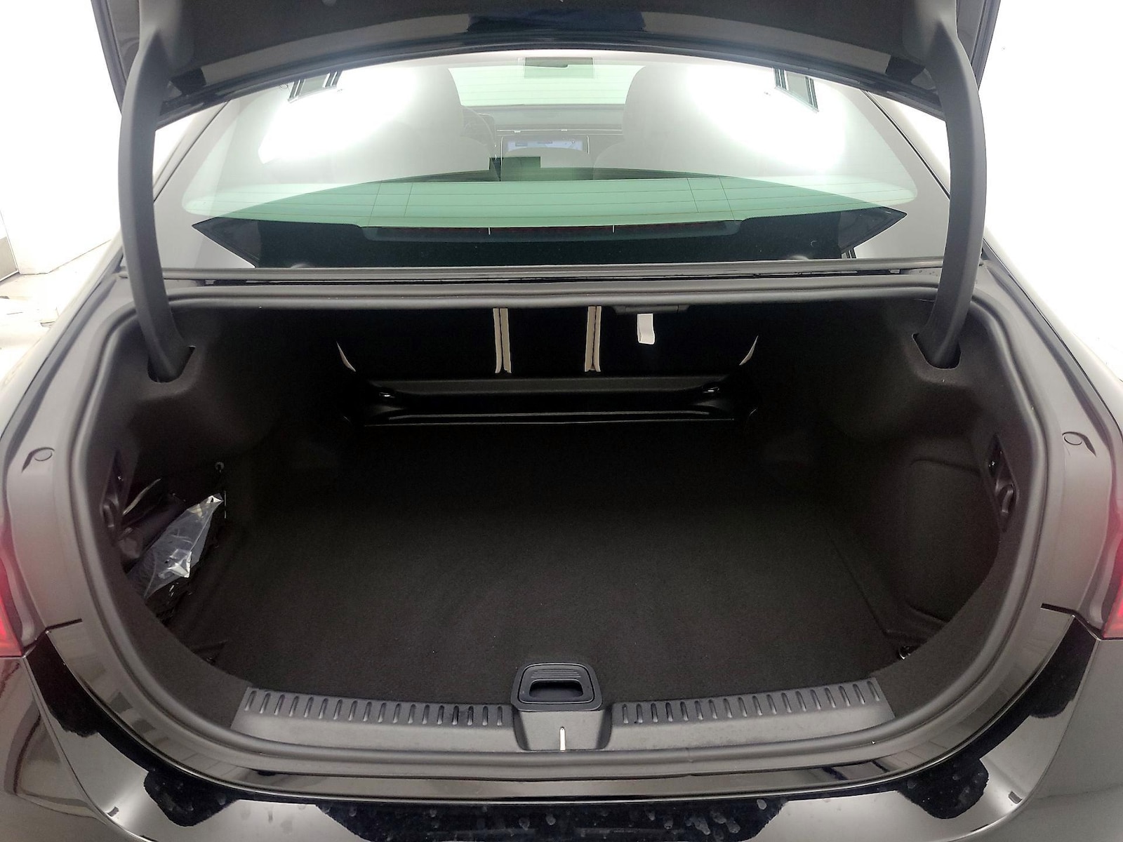 2025 Mercedes-Benz E-Class E350 - Photo 22