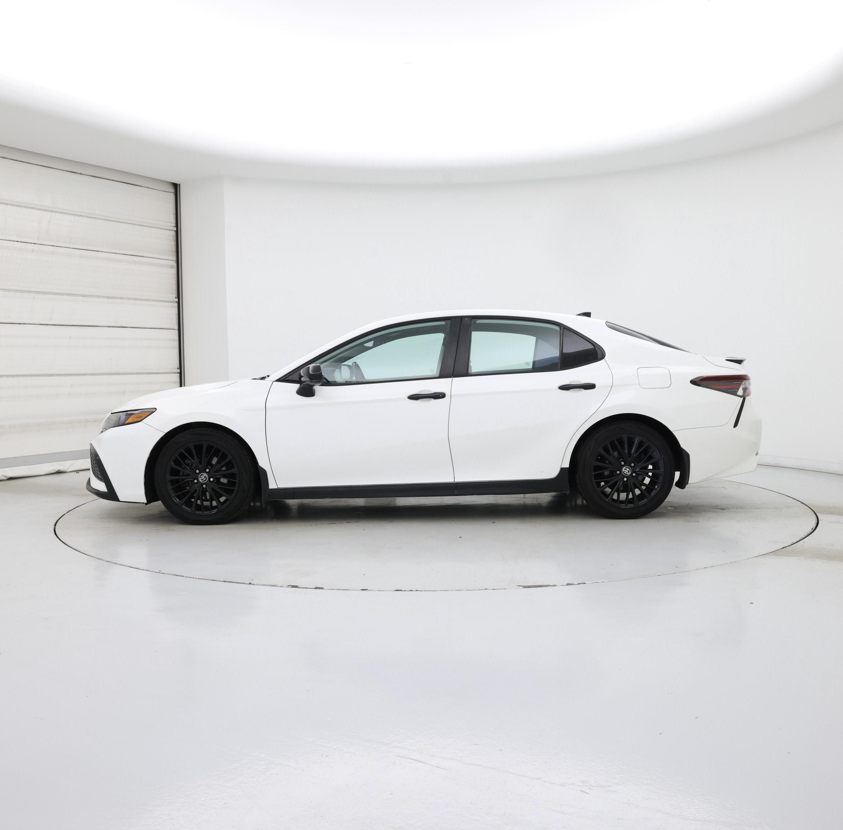 Thumbnail: 2021 Toyota Camry - 3