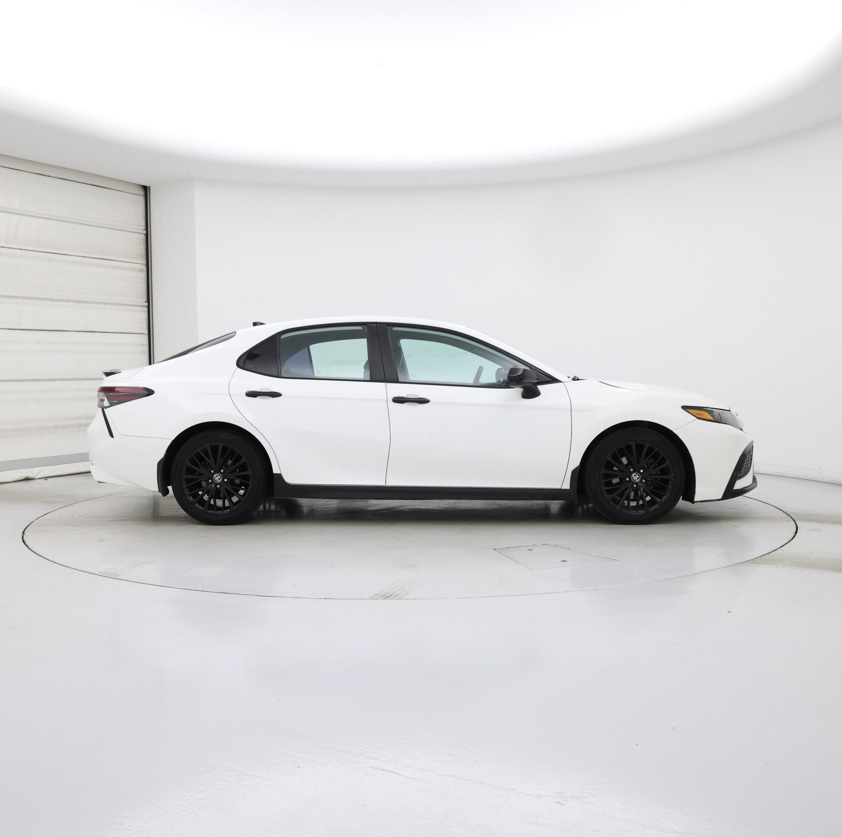 Thumbnail: 2021 Toyota Camry - 7