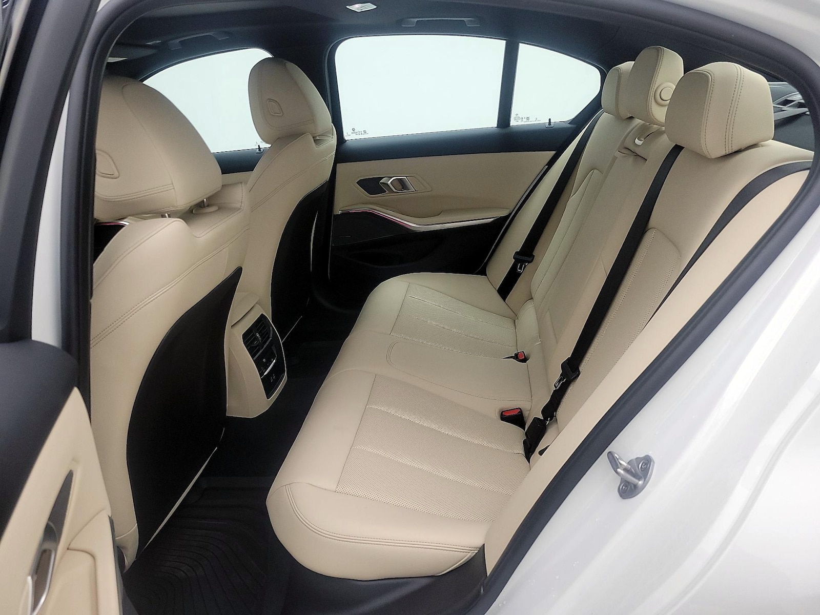 2025 BMW 3 Series M340i - Photo 21
