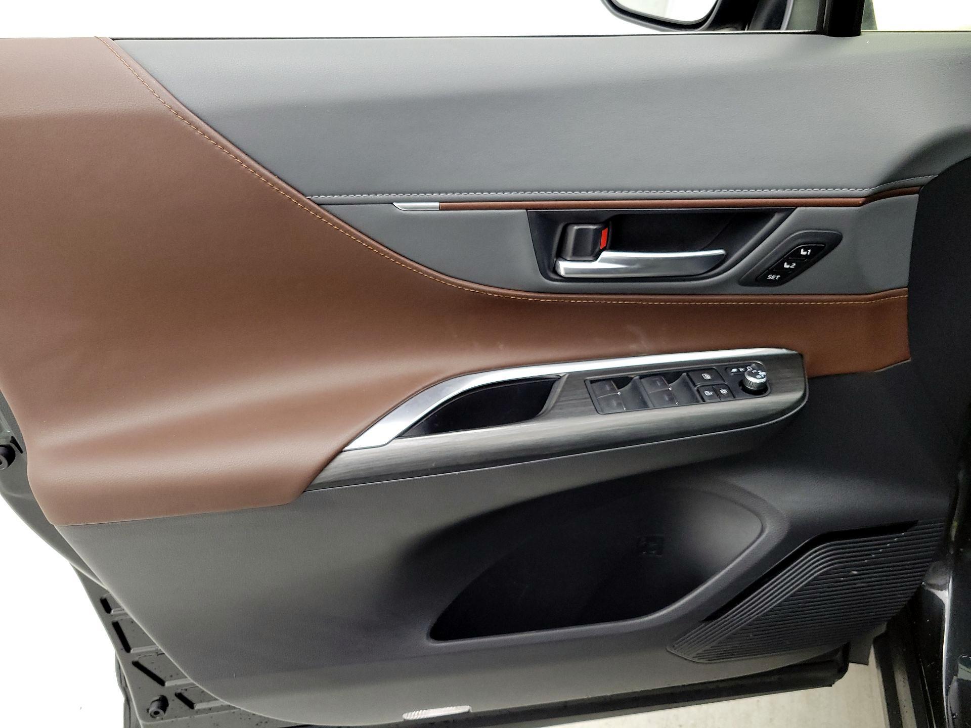 Thumbnail: 2024 Toyota Venza - 12