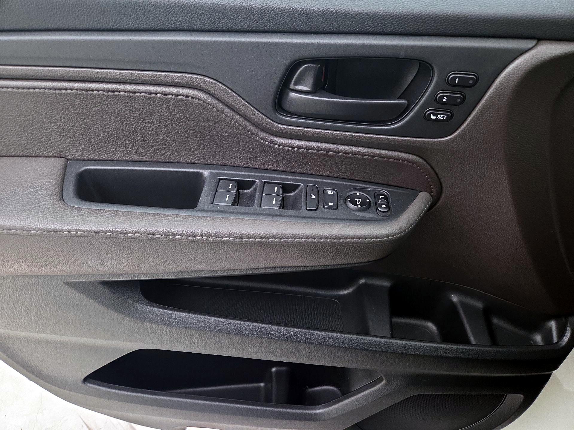 Thumbnail: 2019 Honda Odyssey - 12