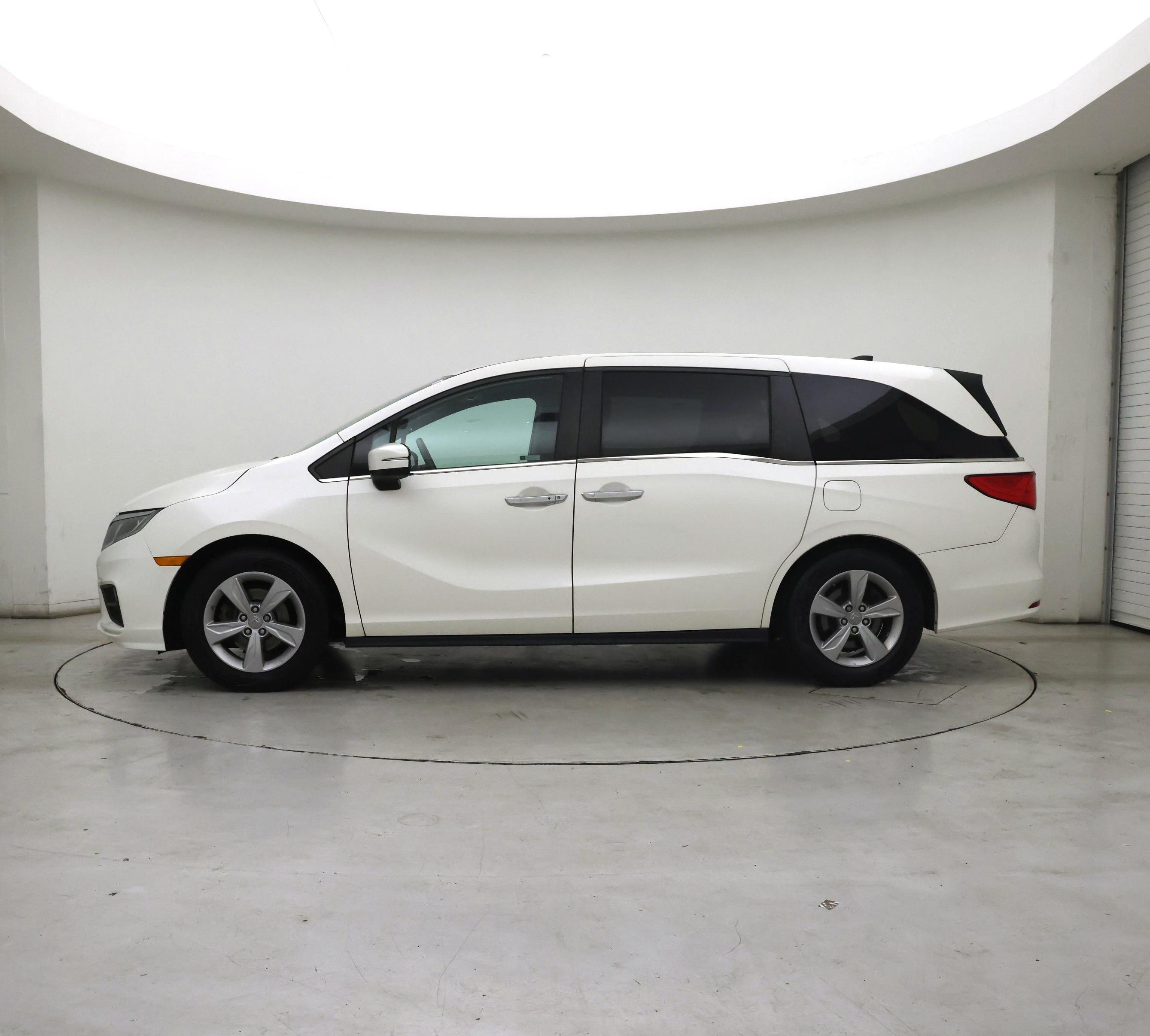 Thumbnail: 2019 Honda Odyssey - 3