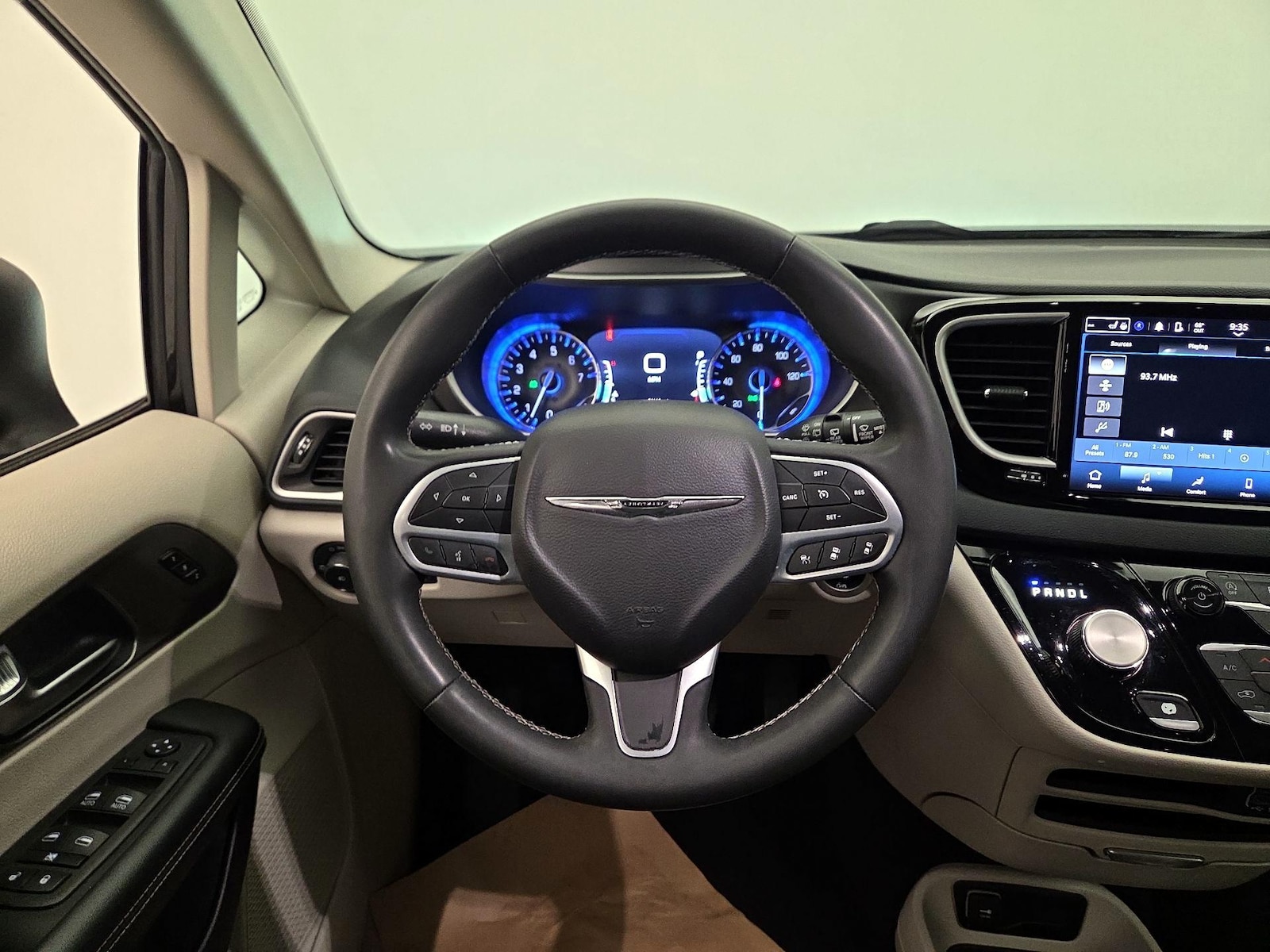 2023 Chrysler Pacifica Touring L - Photo 11