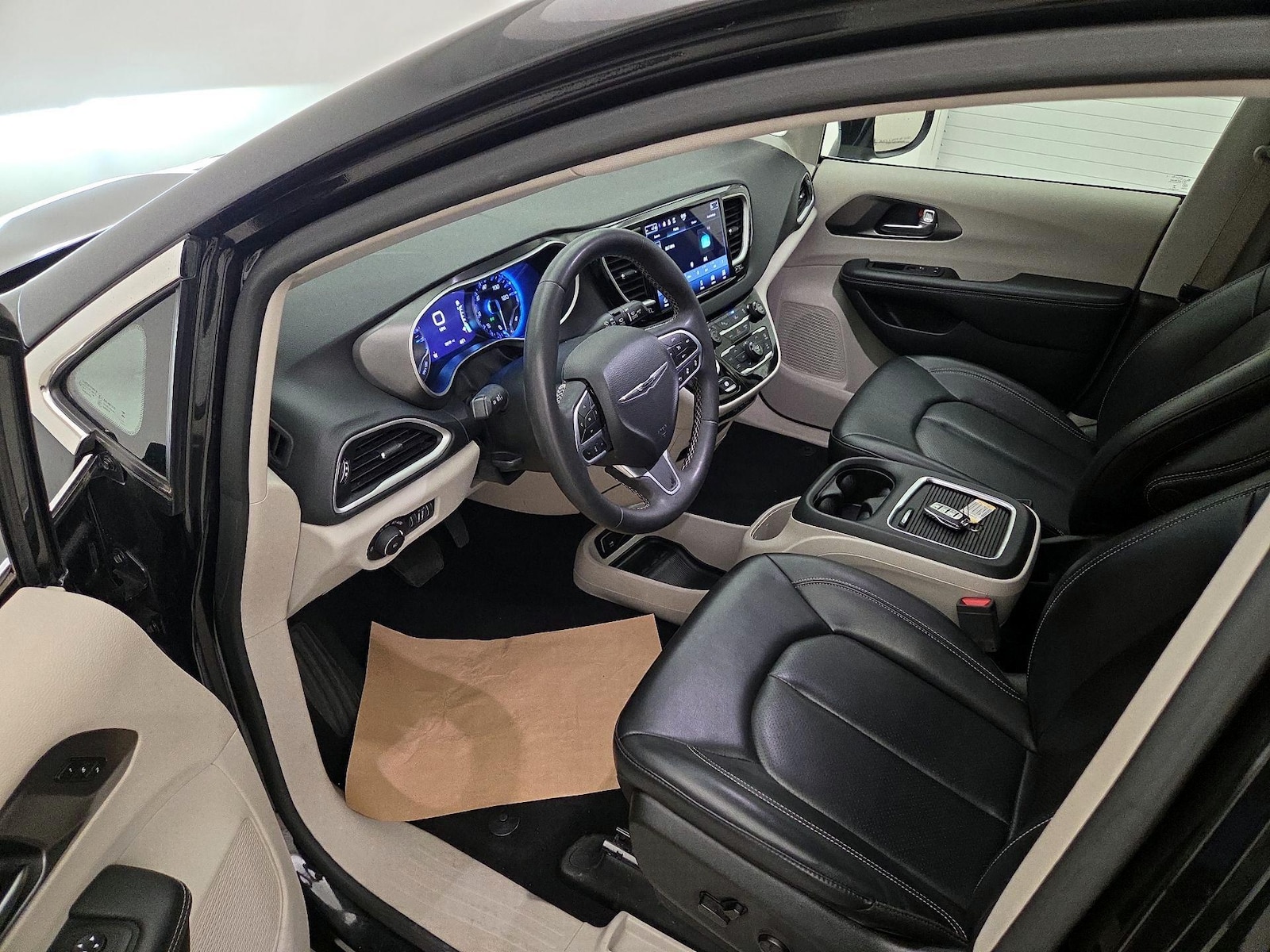 2023 Chrysler Pacifica Touring L - Photo 12