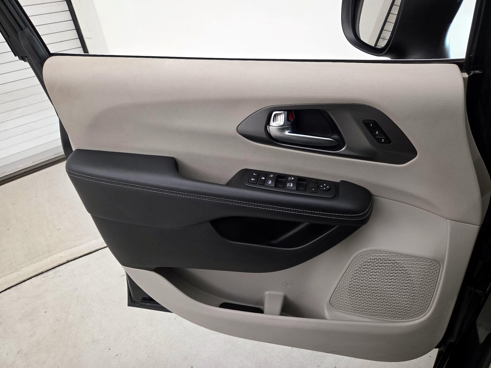 2023 Chrysler Pacifica Touring L - Photo 13