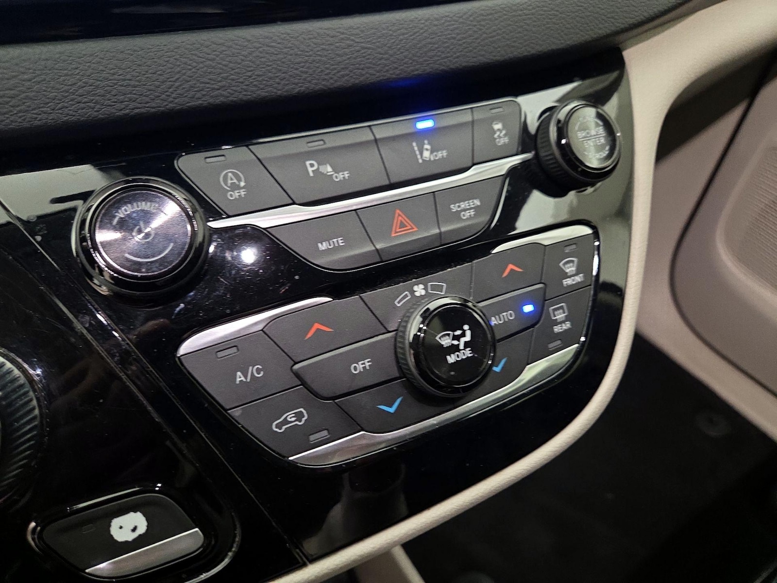 2023 Chrysler Pacifica Touring L - Photo 17