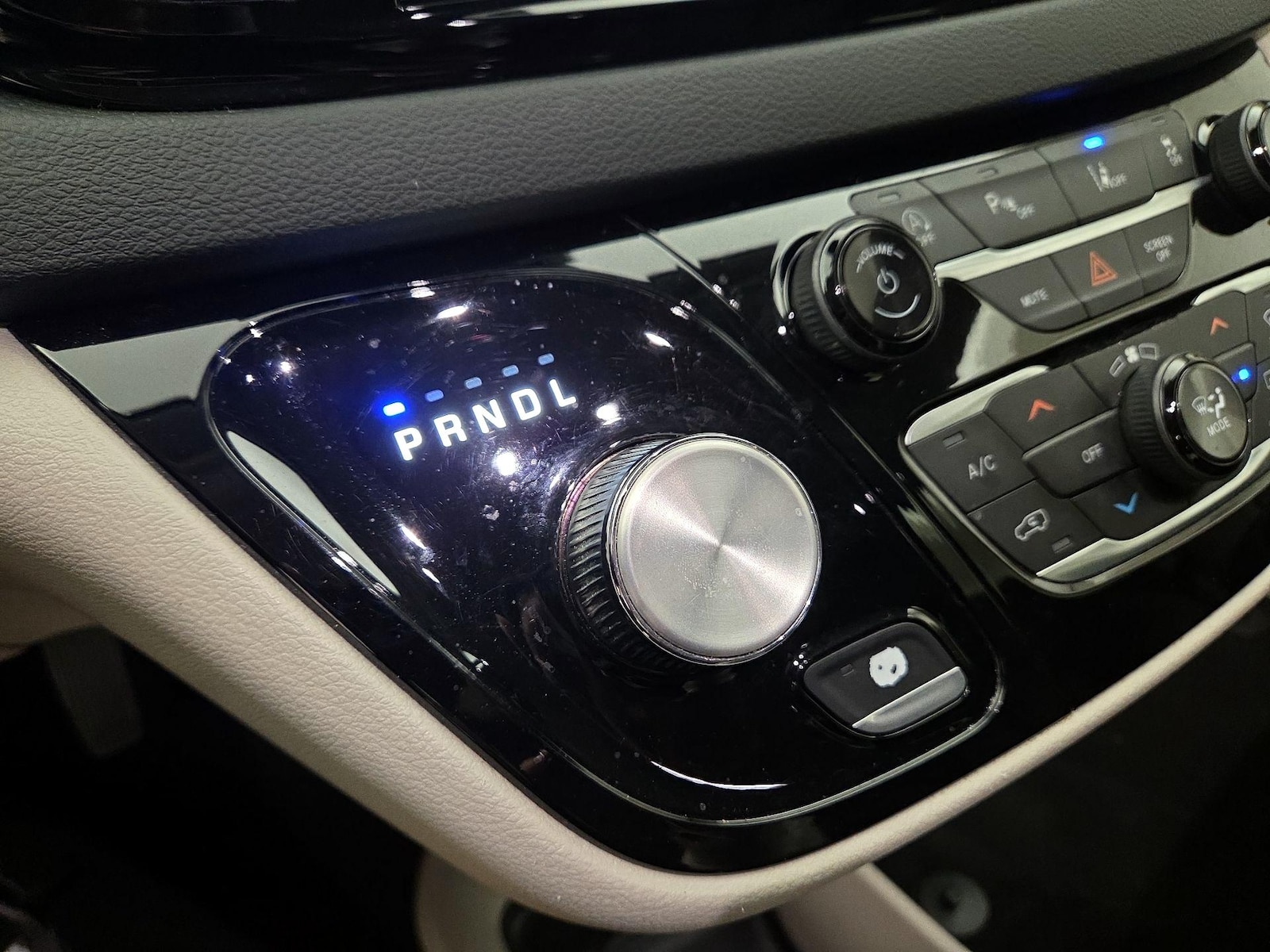 2023 Chrysler Pacifica Touring L - Photo 18