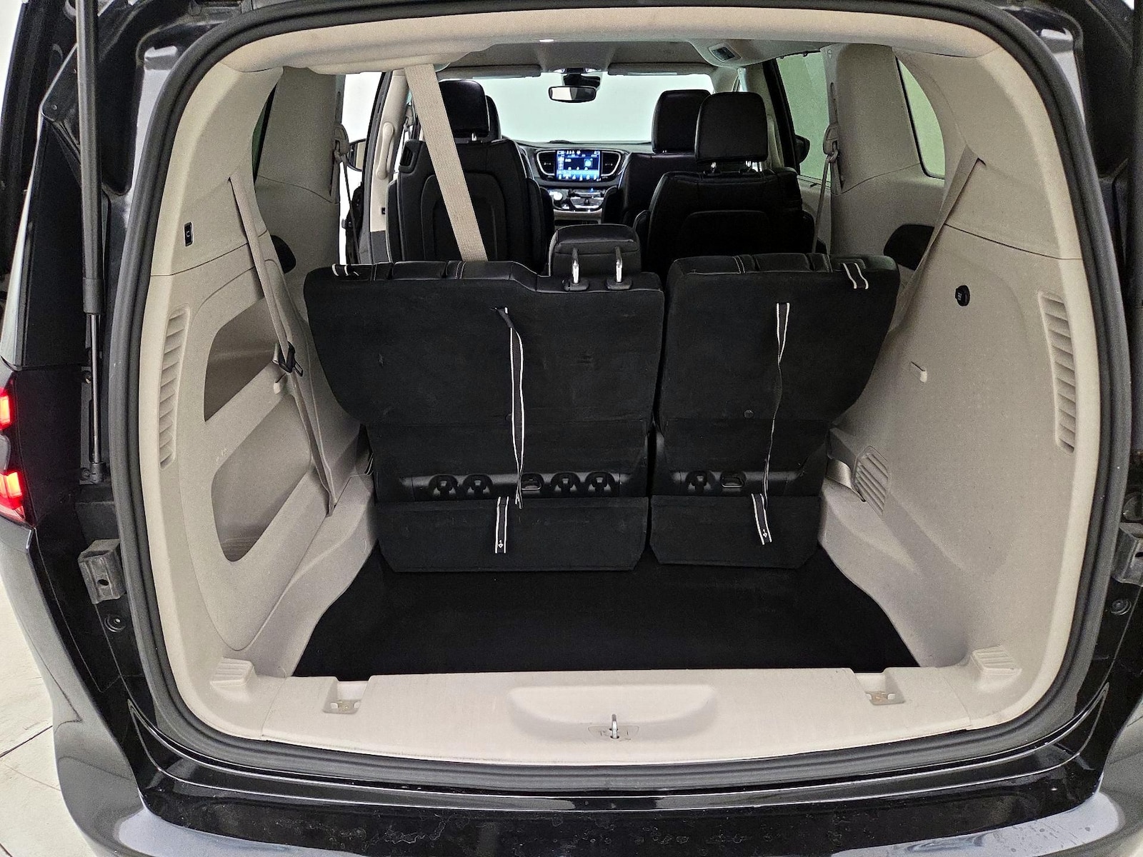 2023 Chrysler Pacifica Touring L - Photo 22