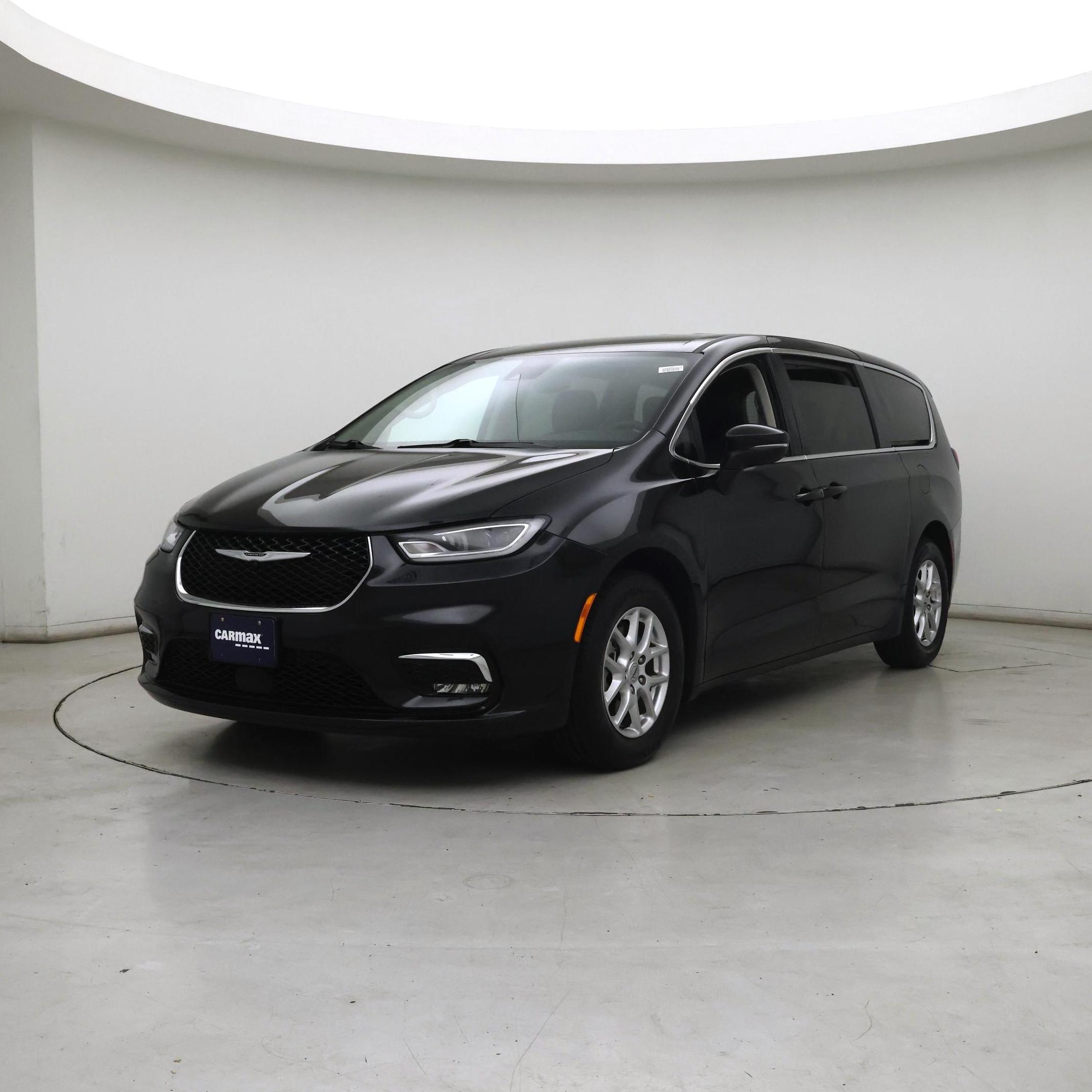 Thumbnail: 2023 Chrysler Pacifica - 4