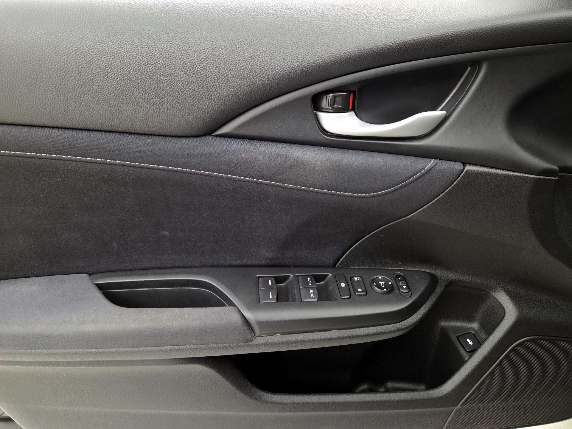 Thumbnail: 2019 Honda Insight - 12