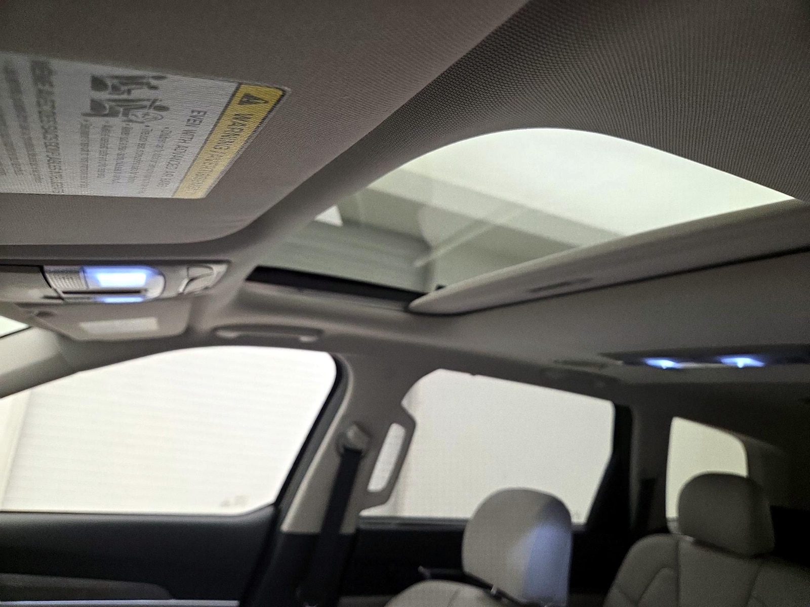 Sunroof(s) & Overhead Airbags