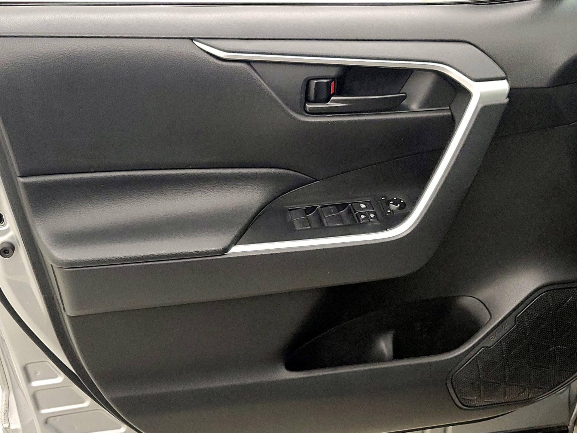 Thumbnail: 2020 Toyota RAV4 - 12