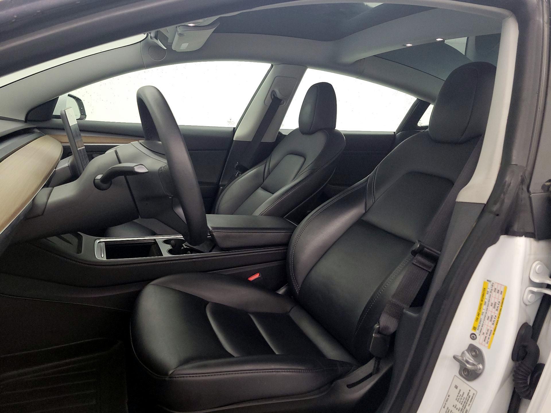Thumbnail: 2023 Tesla Model 3 - 11