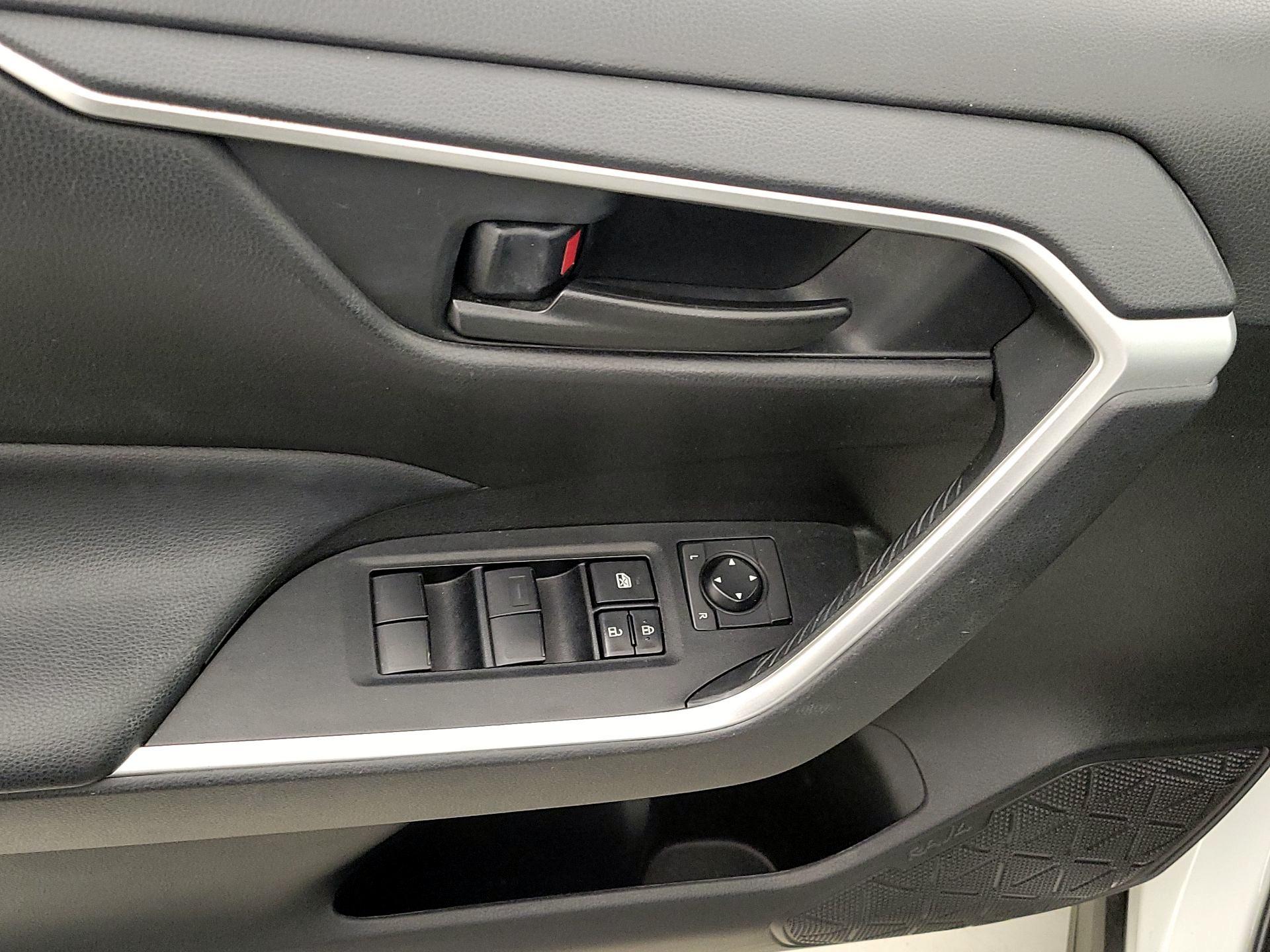 Thumbnail: 2021 Toyota RAV4 - 12