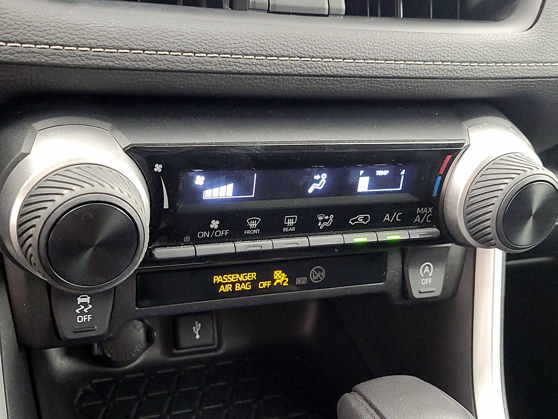 Thumbnail: 2021 Toyota RAV4 - 16