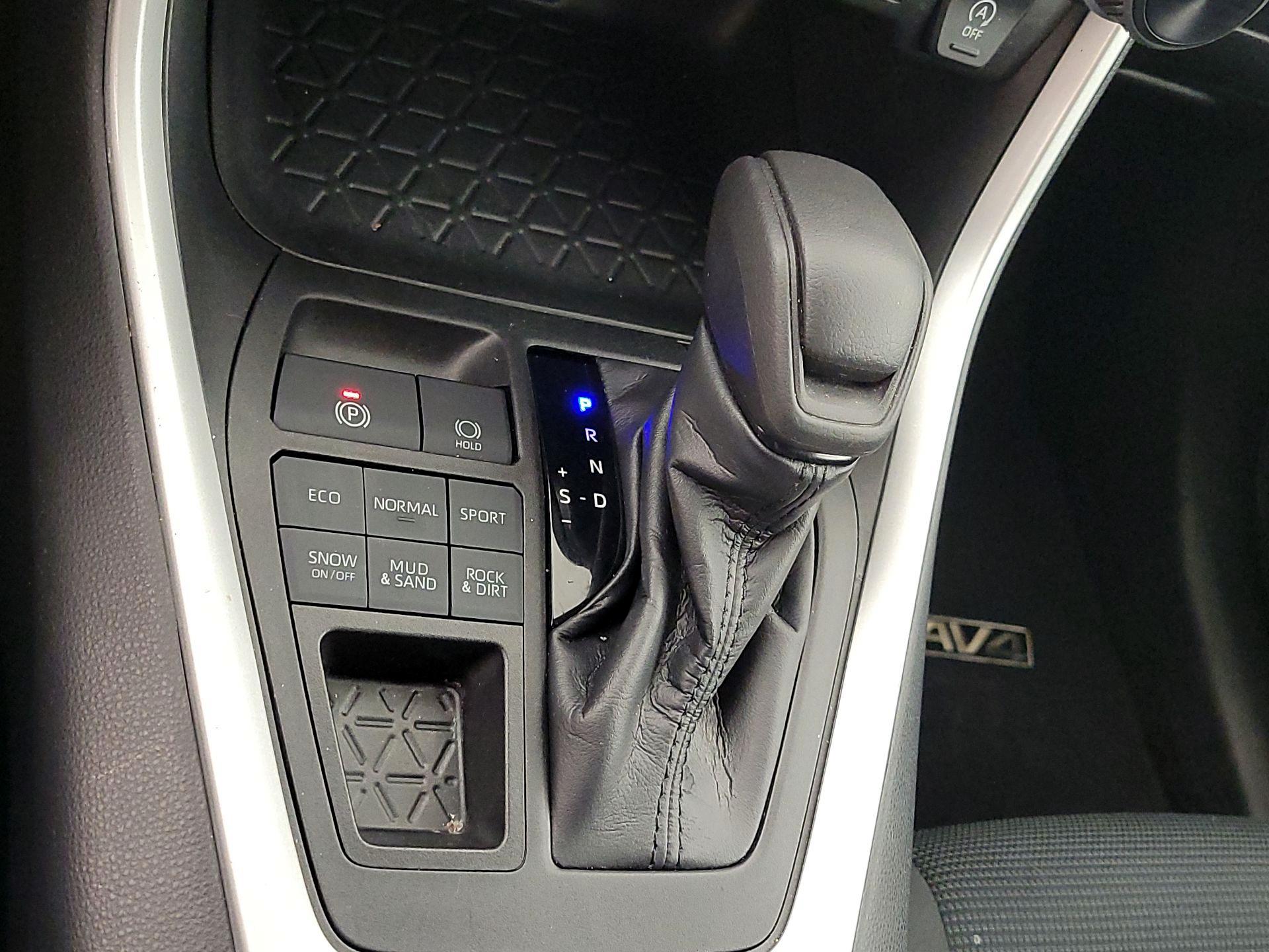 Thumbnail: 2021 Toyota RAV4 - 17