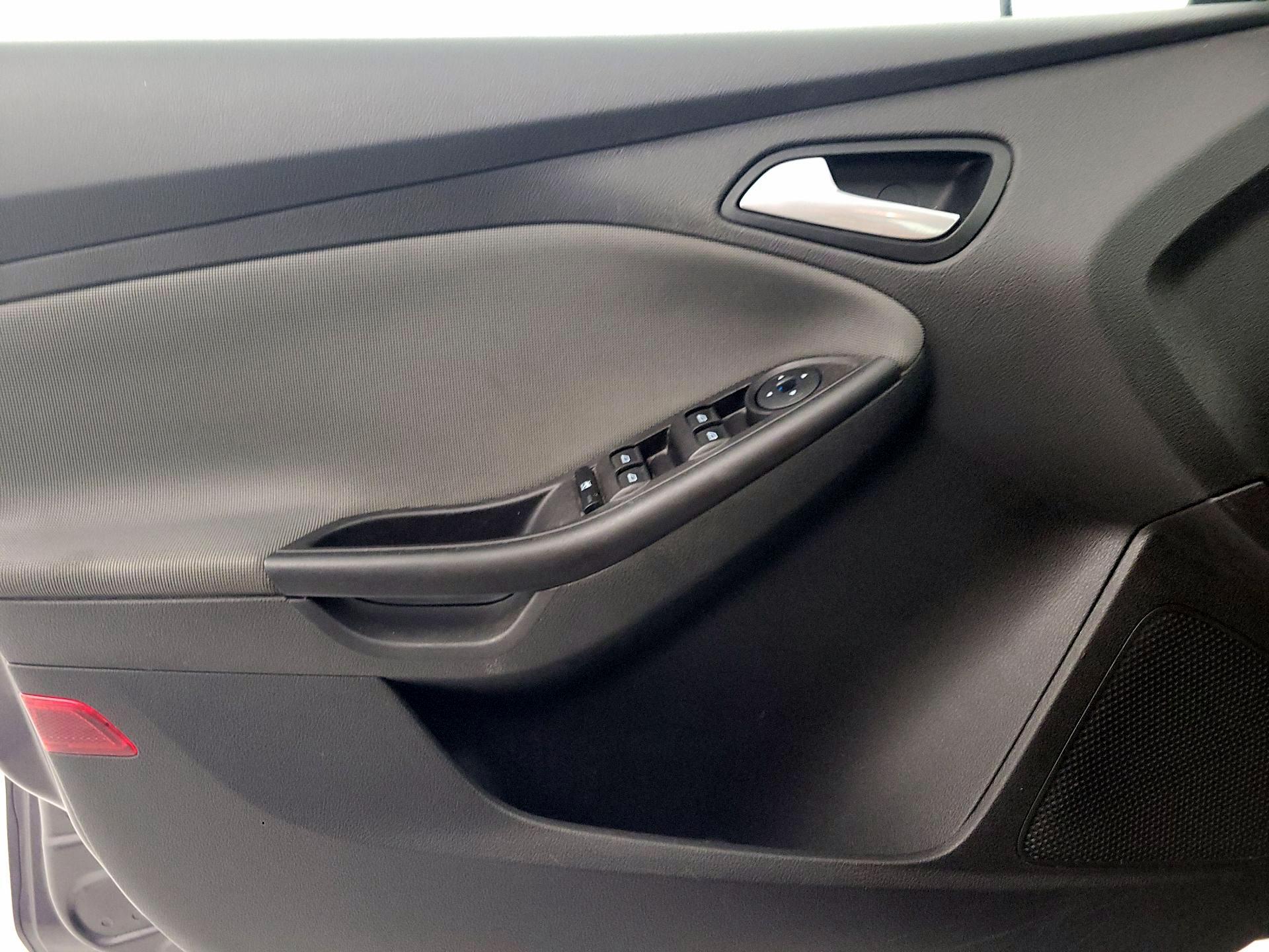Thumbnail: 2014 Ford Focus - 12