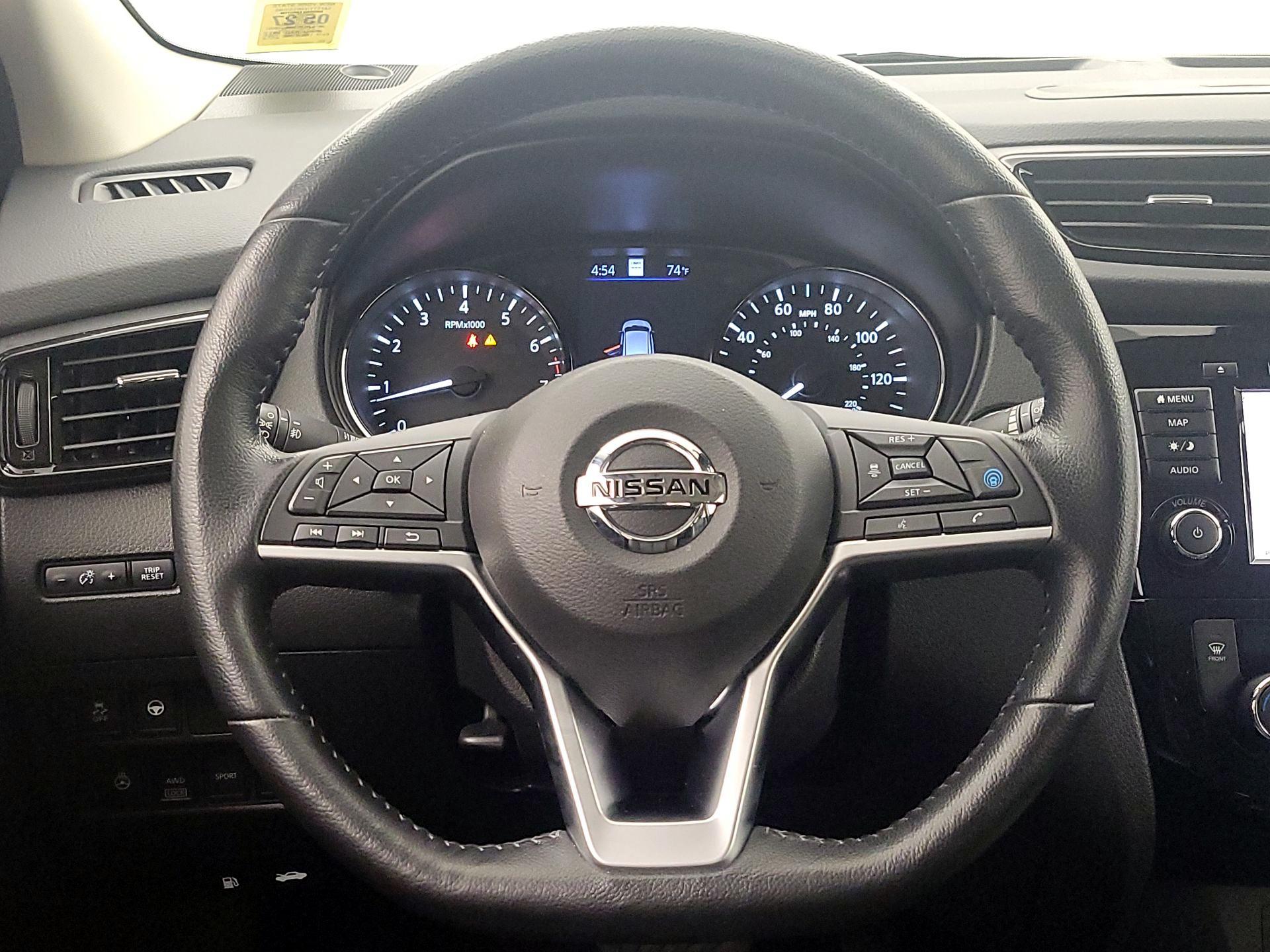 Thumbnail: 2021 Nissan Rogue Sport - 10
