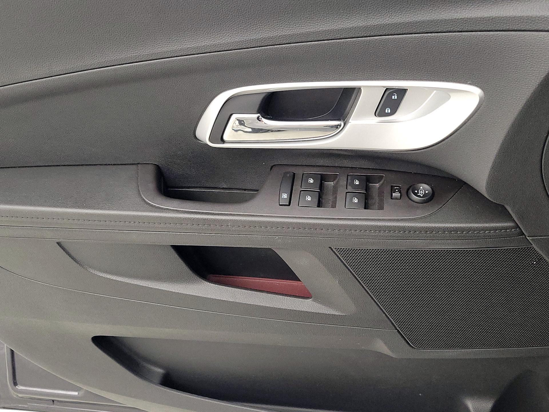 Thumbnail: 2016 Chevrolet Equinox - 12