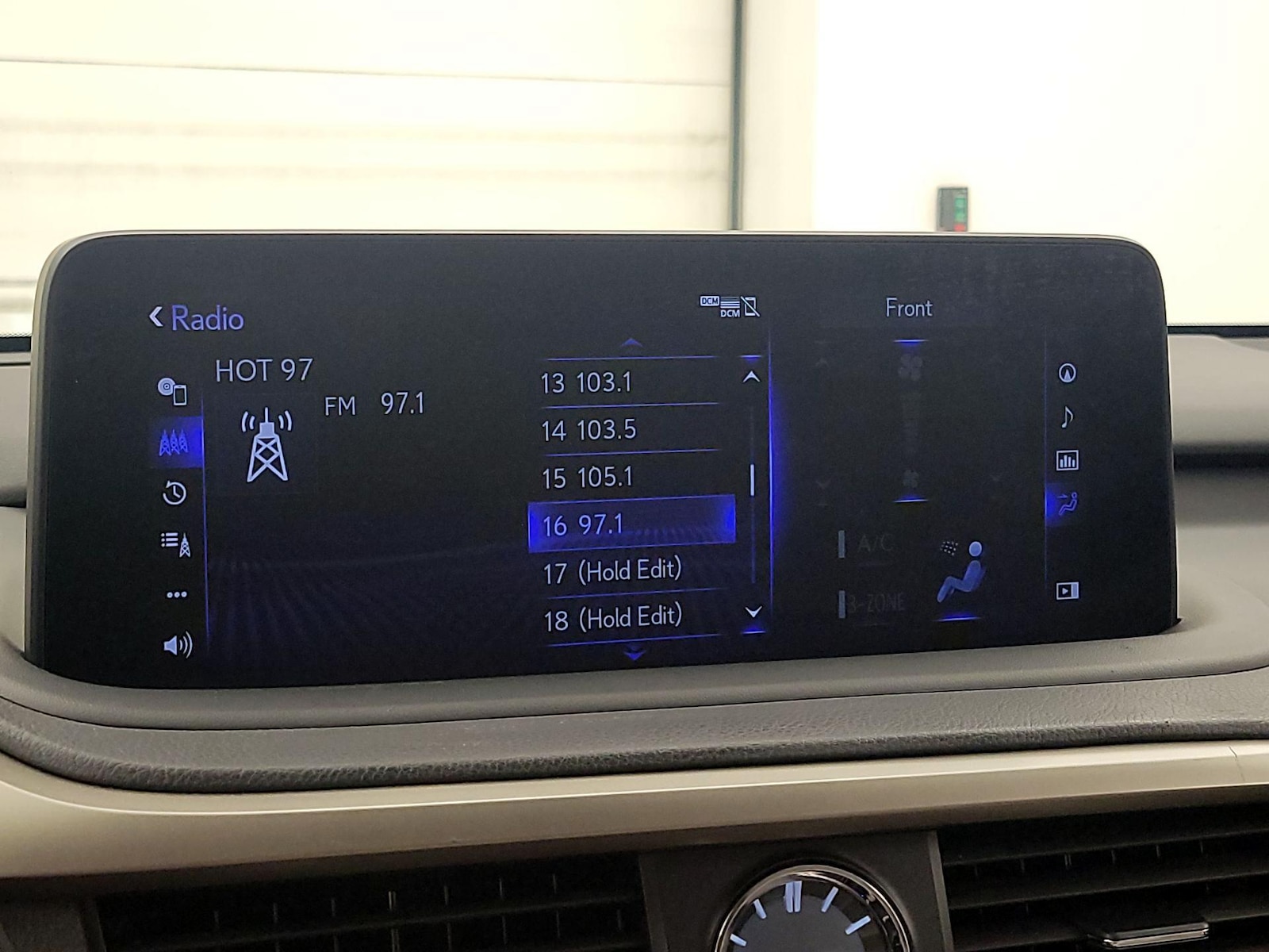 2021 Lexus RX 350 - Photo 17