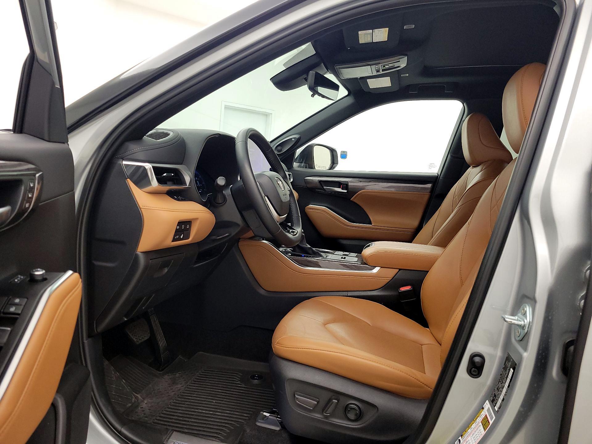 Thumbnail: 2025 Toyota Highlander - 11