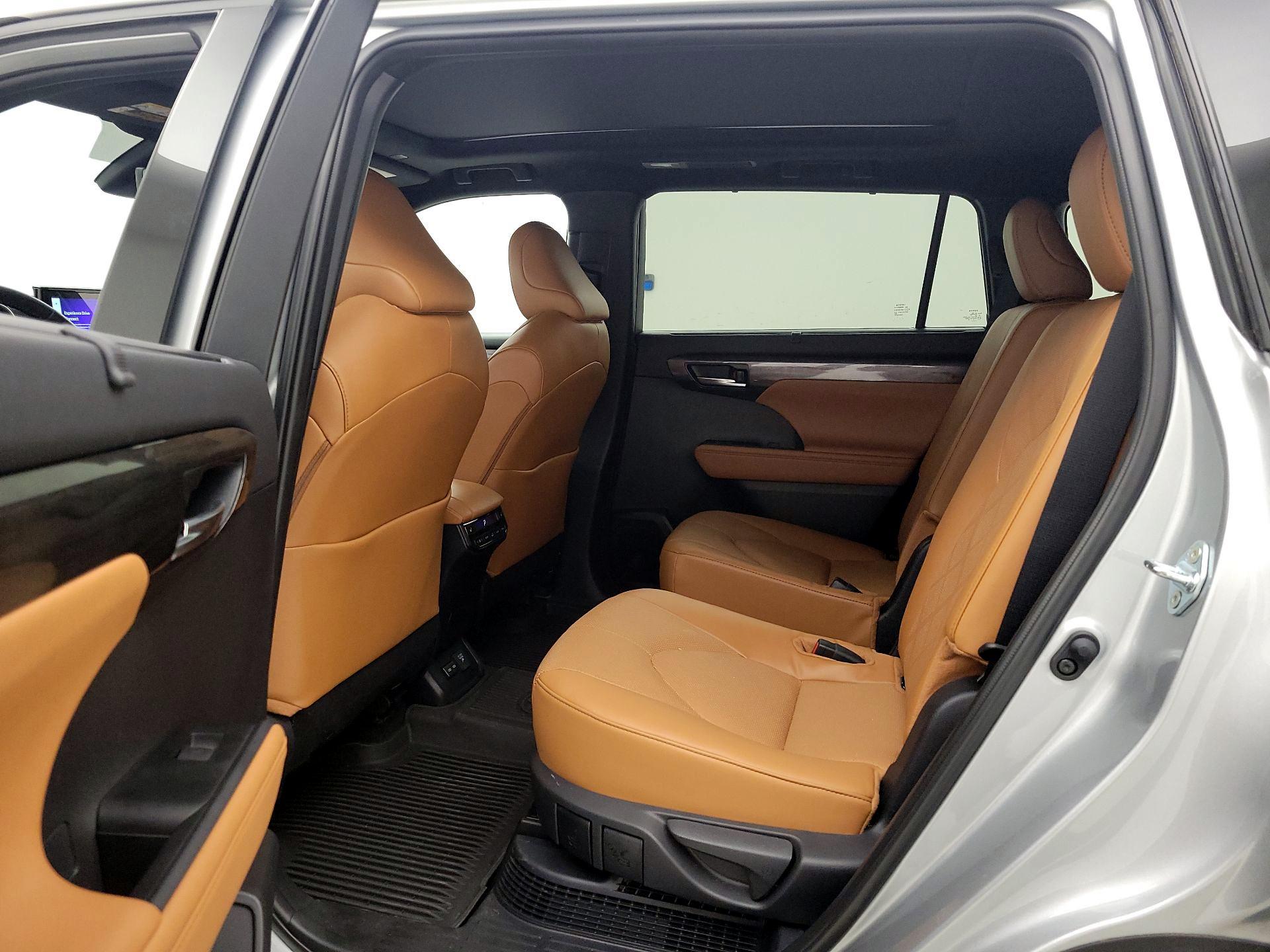 Thumbnail: 2025 Toyota Highlander - 20