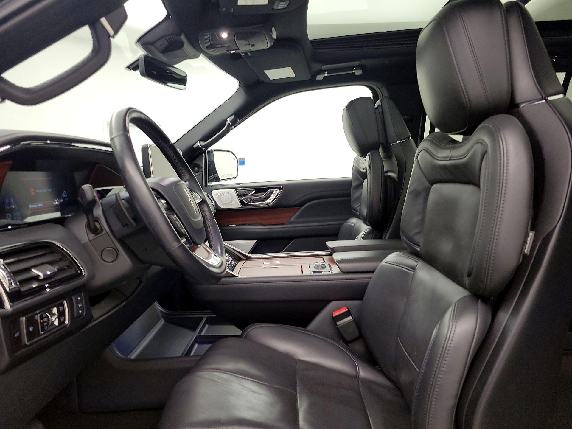 Thumbnail: 2023 Lincoln Navigator L - 11