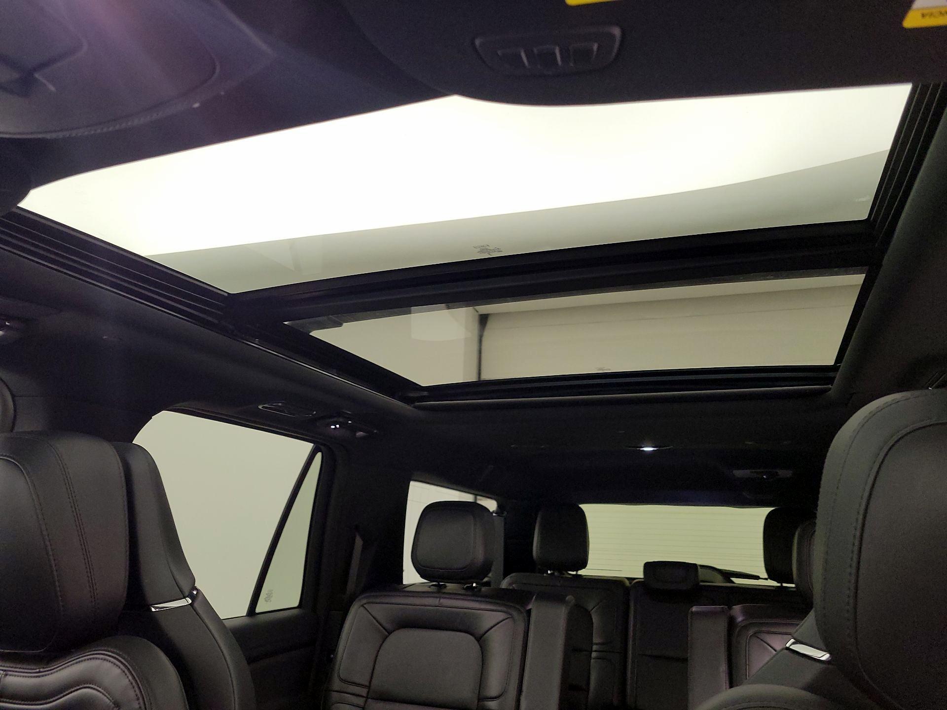 Thumbnail: 2023 Lincoln Navigator L - 20