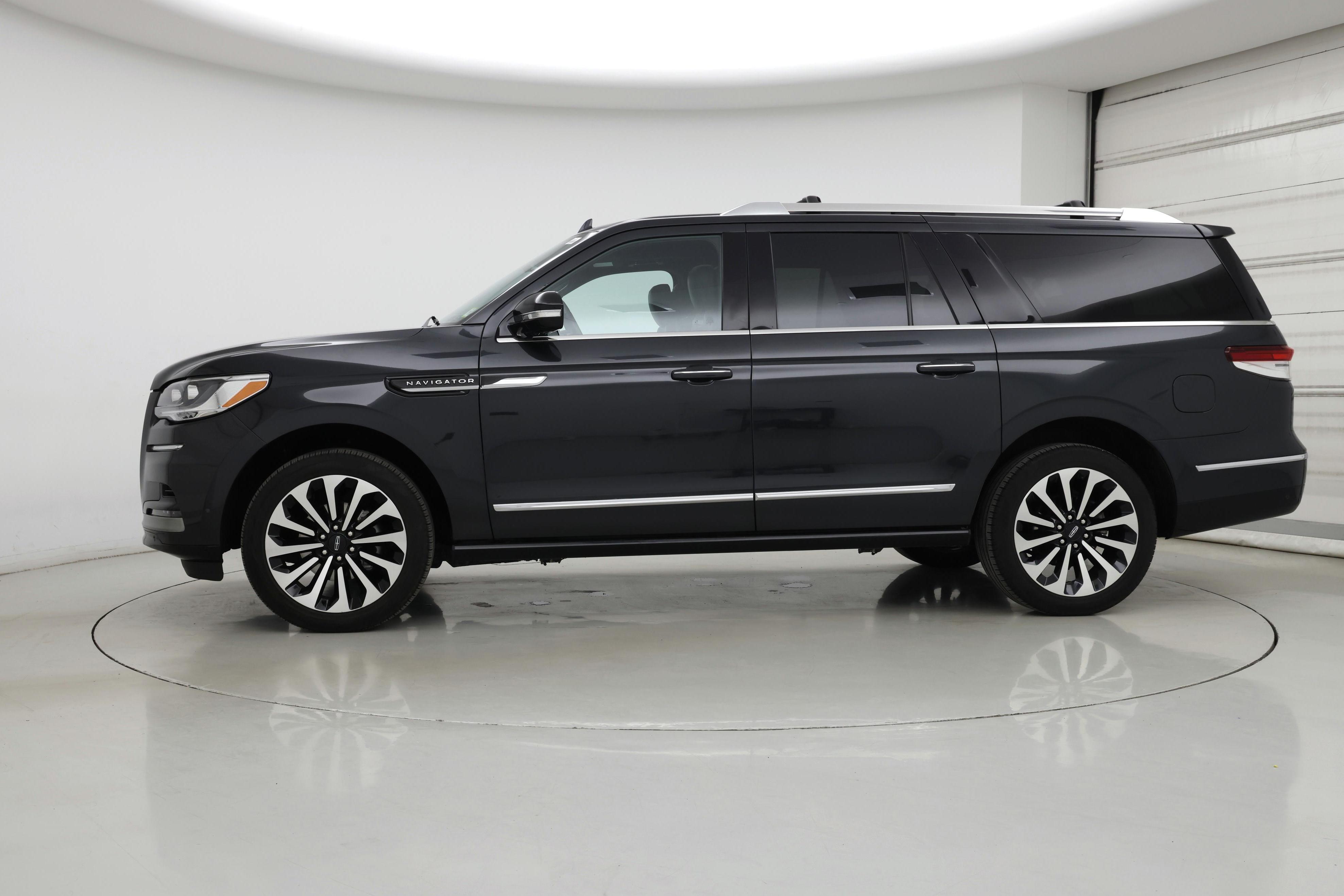 Thumbnail: 2023 Lincoln Navigator L - 3